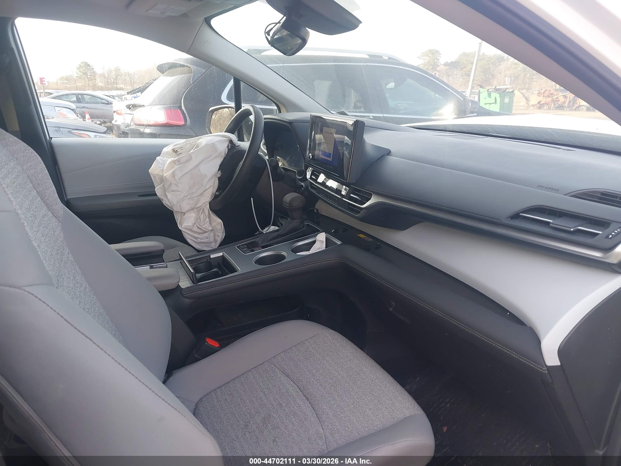 TOYOTA SIENNA image 5