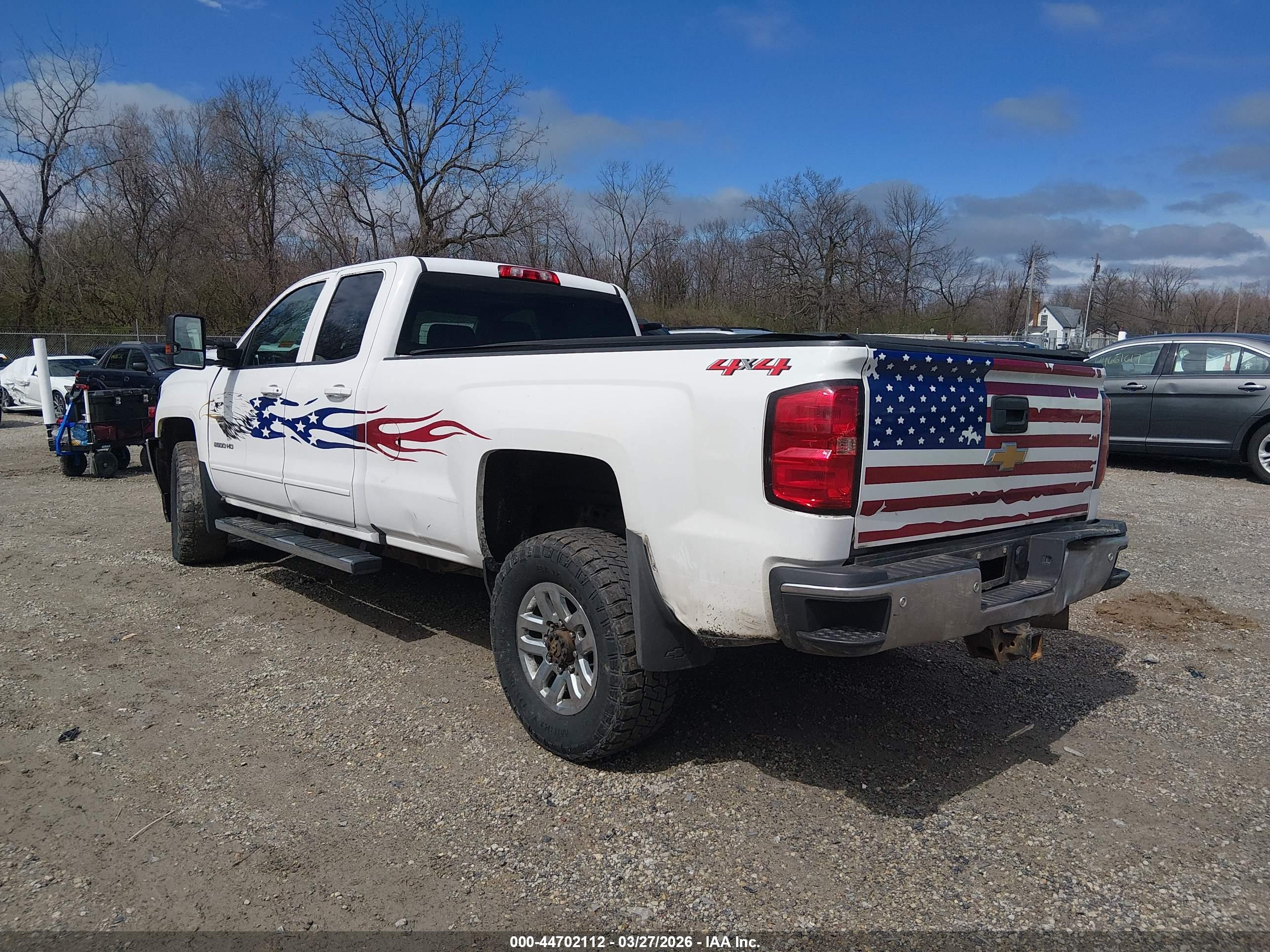 CHEVROLET SILVERADO image 3
