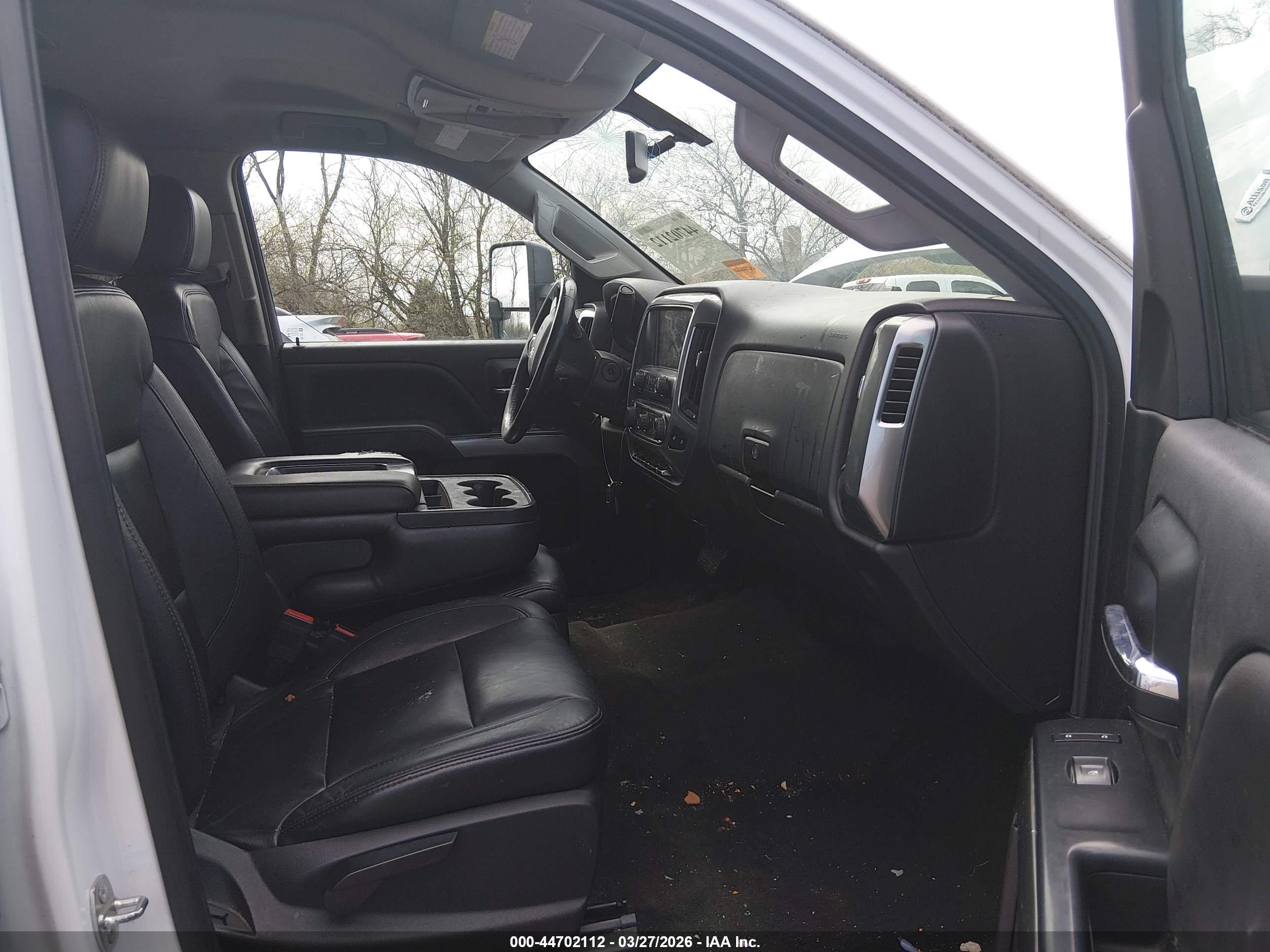 CHEVROLET SILVERADO image 5
