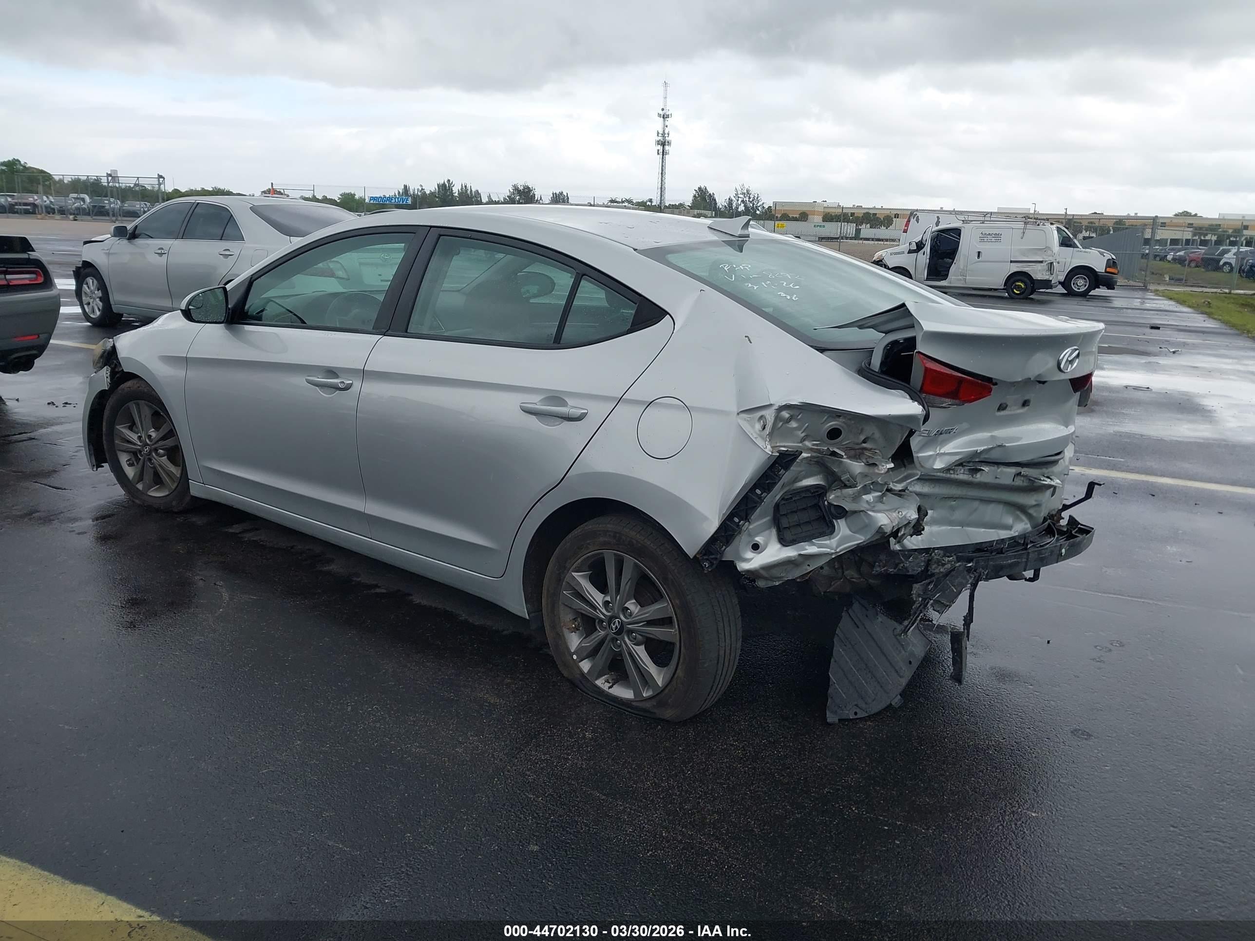HYUNDAI ELANTRA image 3