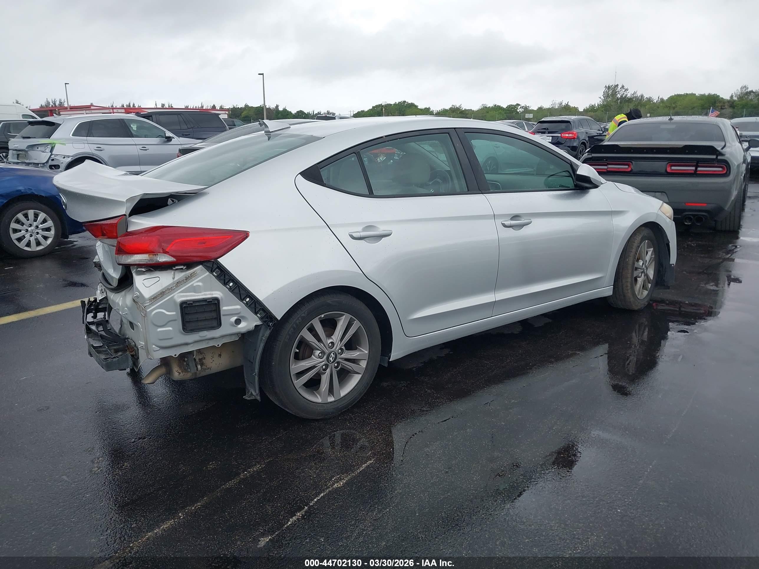 HYUNDAI ELANTRA image 4