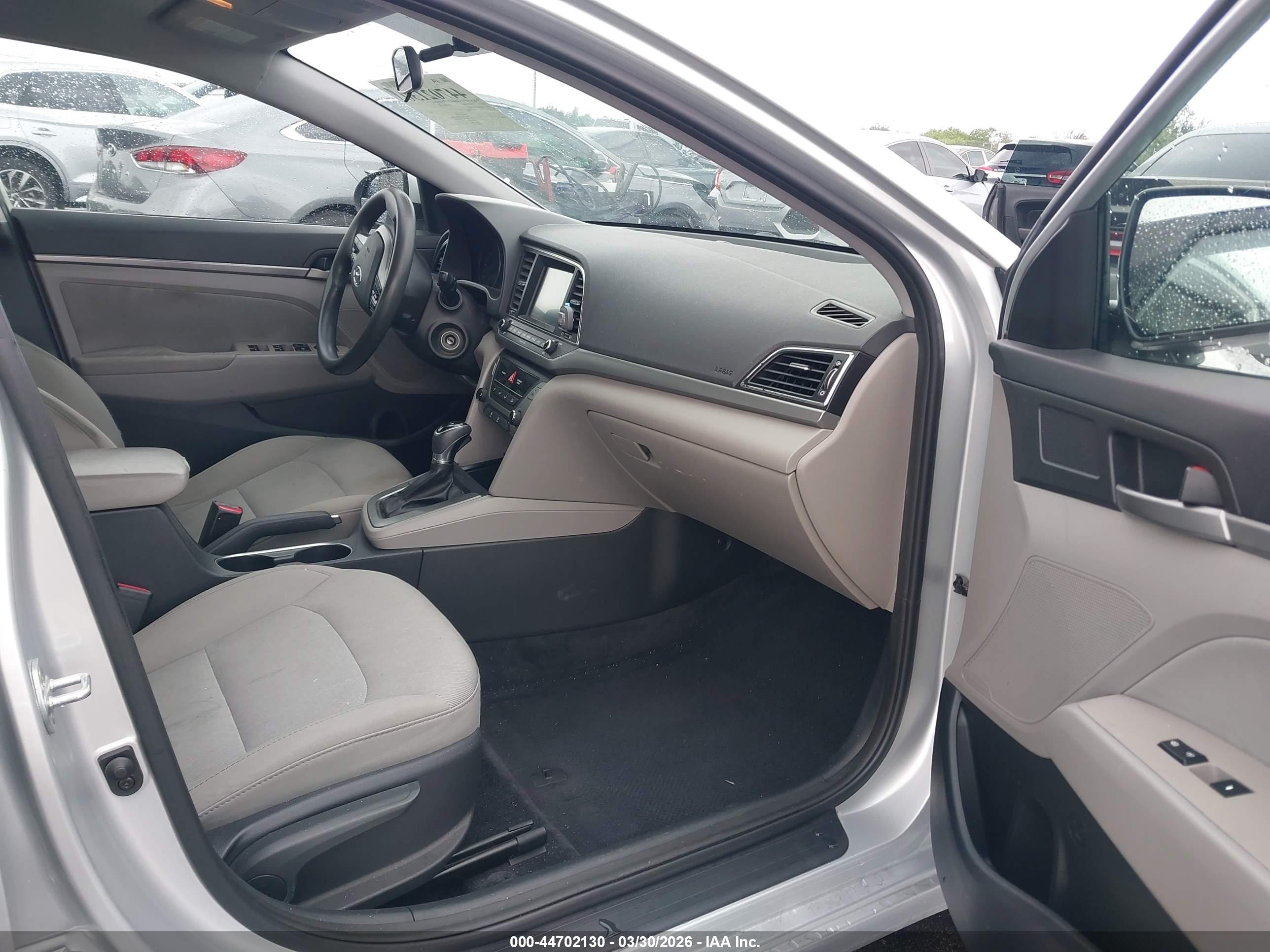 HYUNDAI ELANTRA image 5