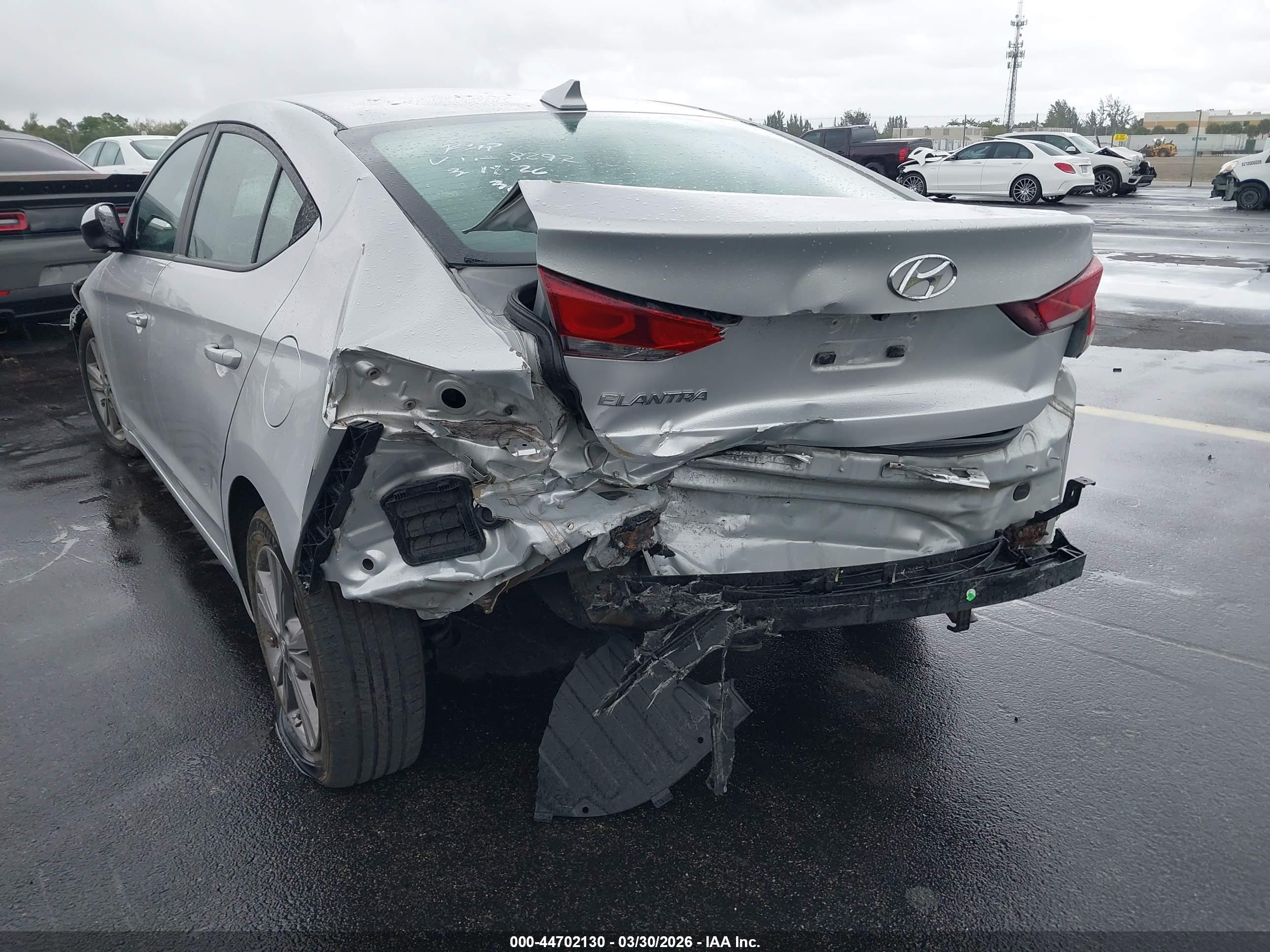 HYUNDAI ELANTRA image 6
