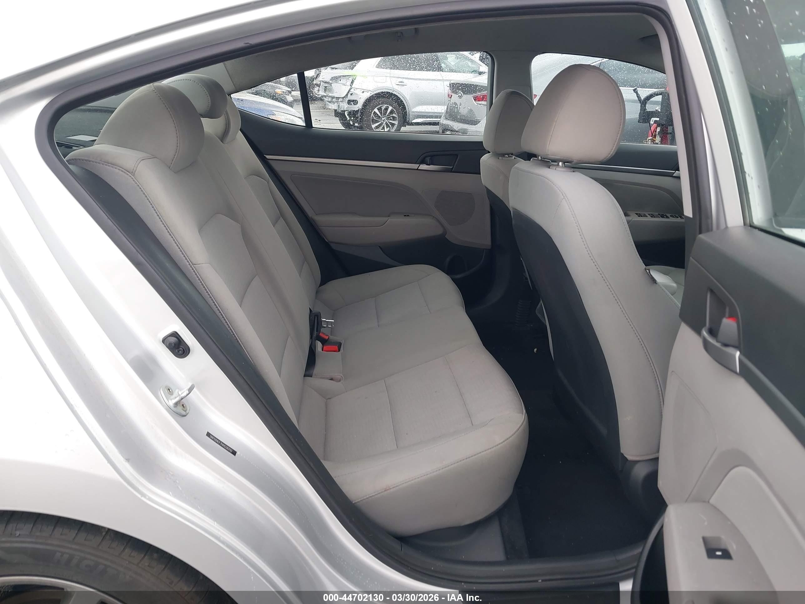 HYUNDAI ELANTRA image 8