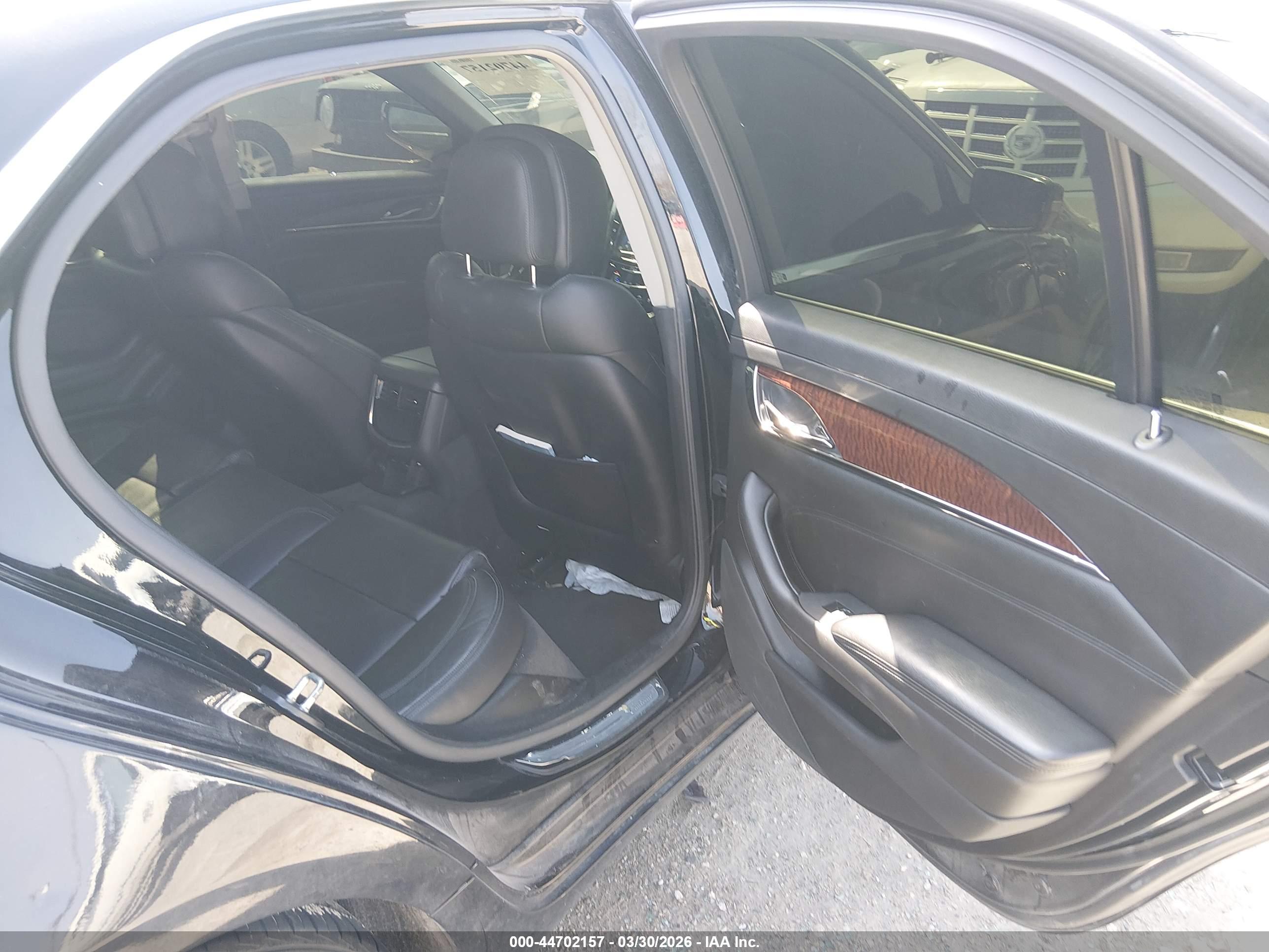 CADILLAC CTS image 8