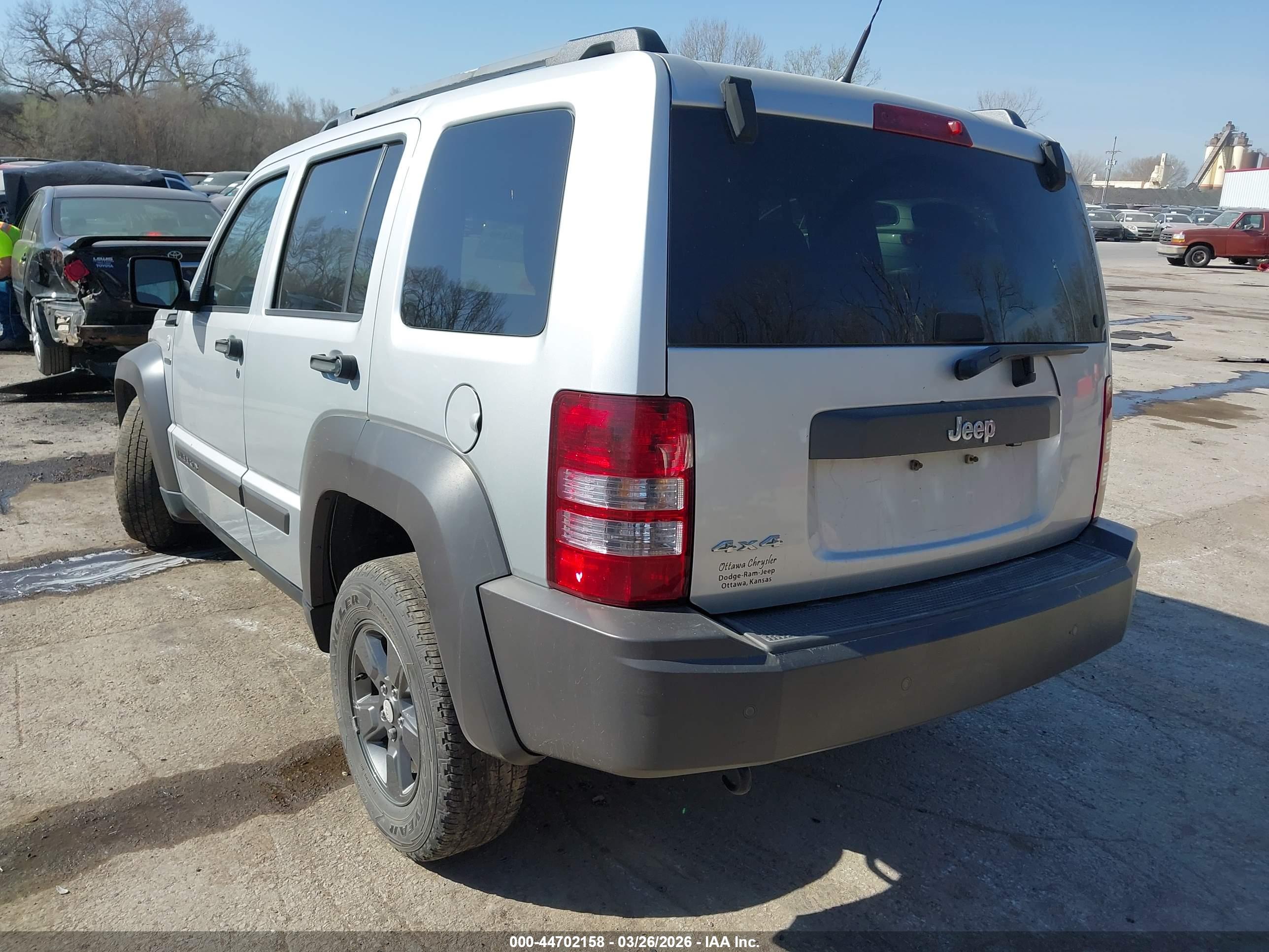 JEEP LIBERTY image 3