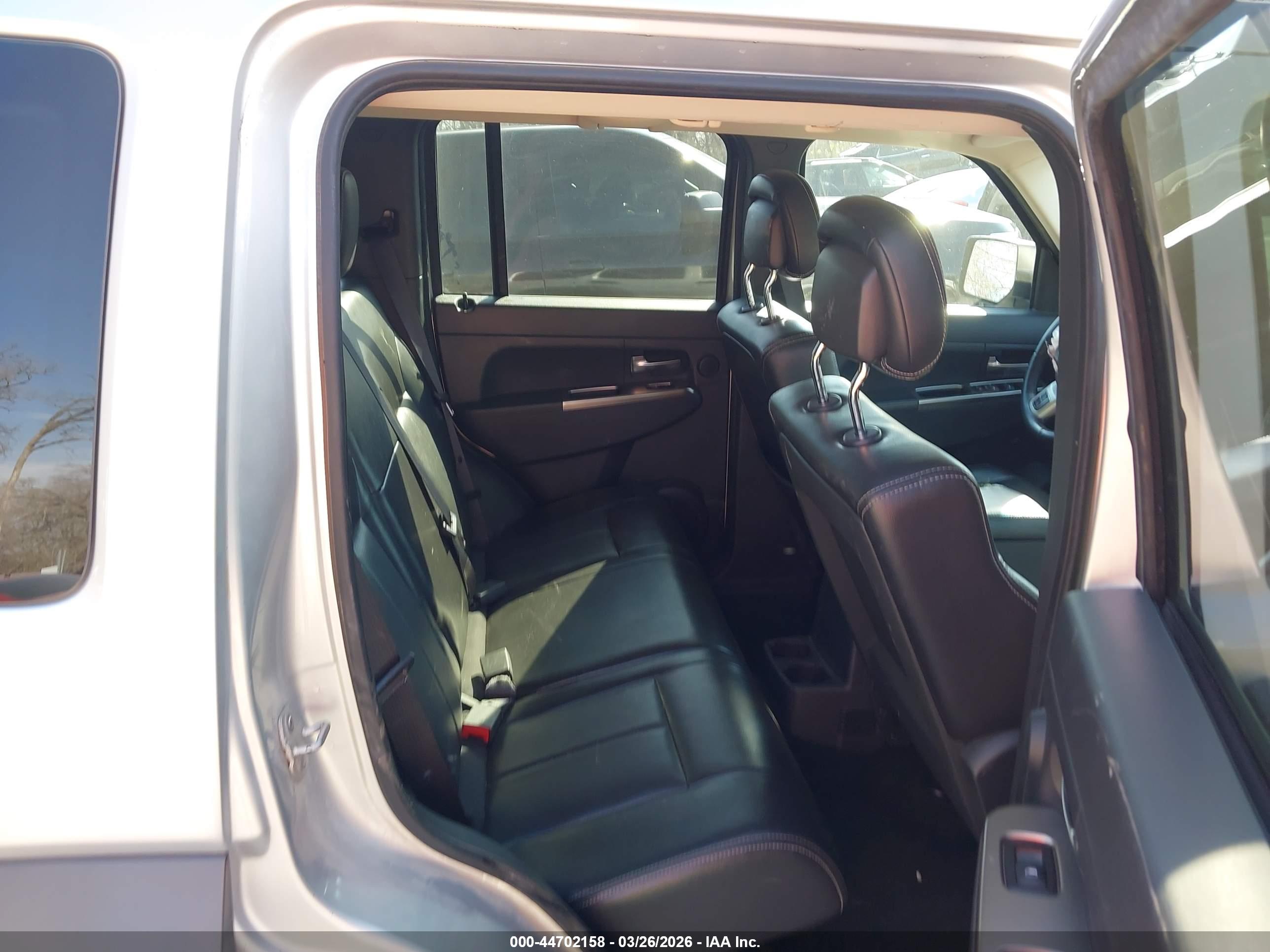 JEEP LIBERTY image 8