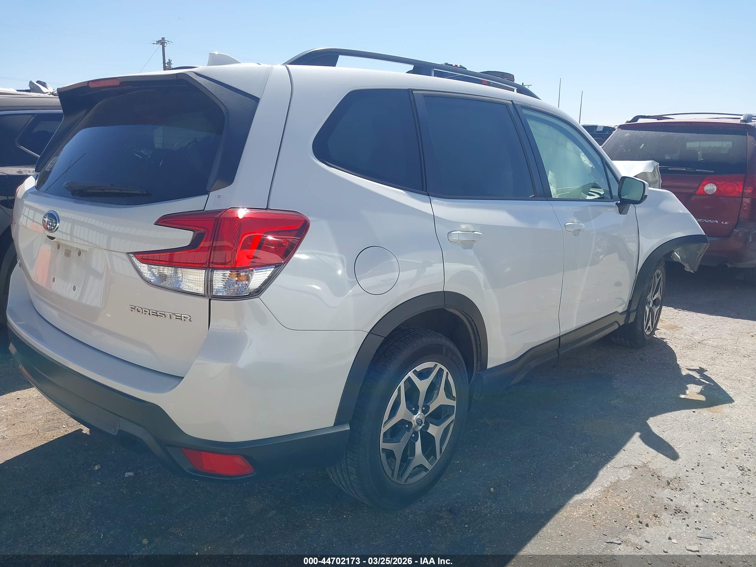 SUBARU FORESTER image 4