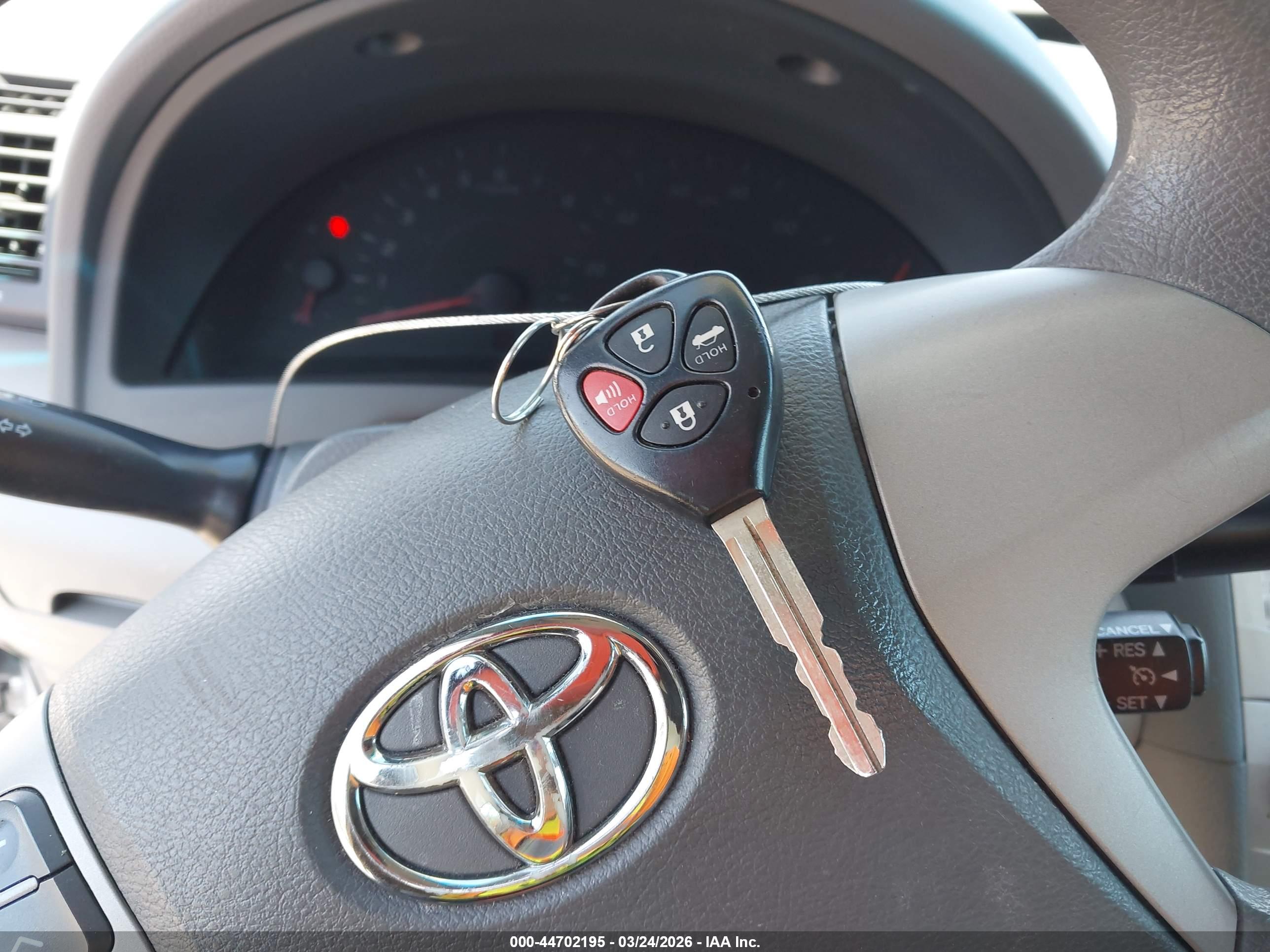 TOYOTA CAMRY image 11