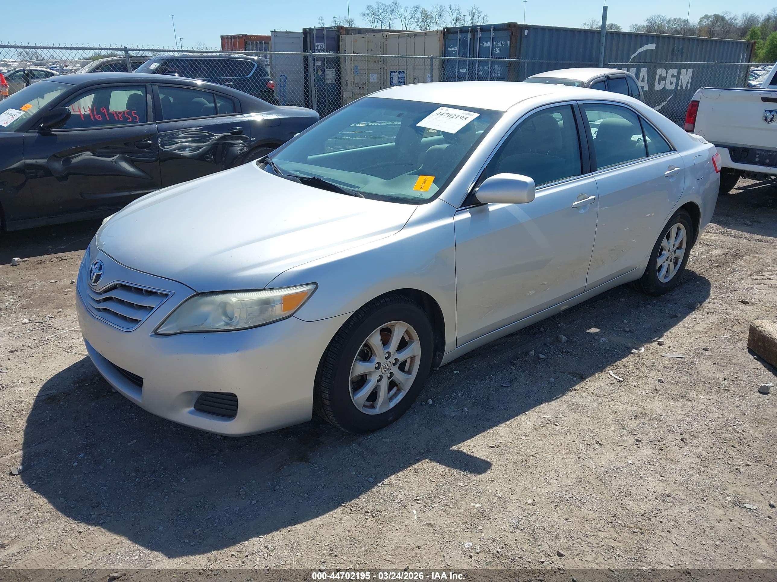 TOYOTA CAMRY image 2
