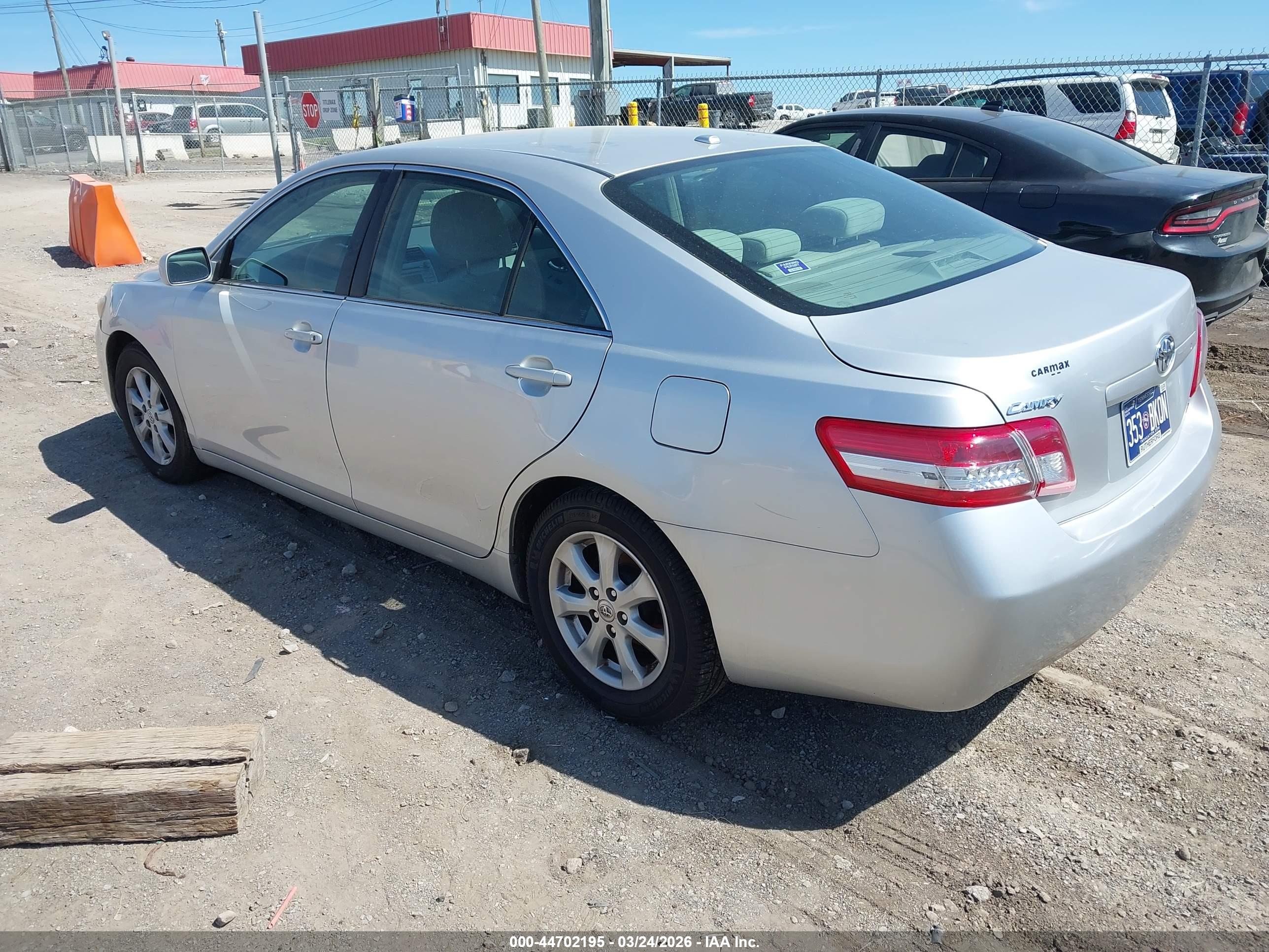 TOYOTA CAMRY image 3