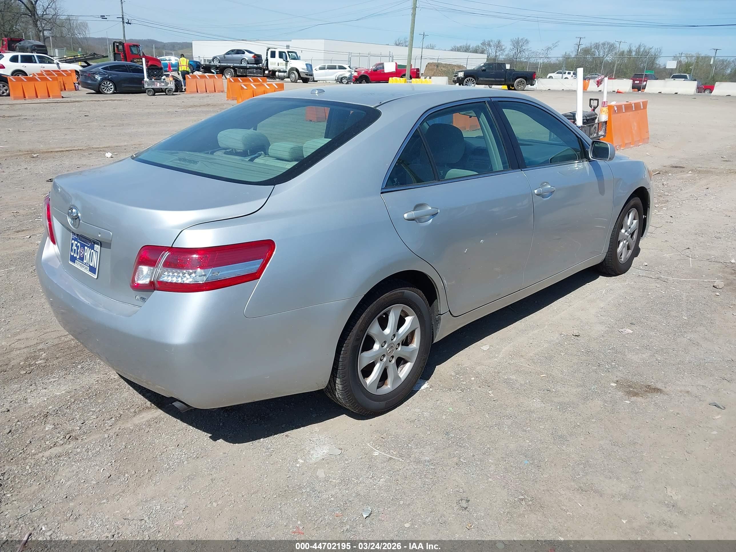 TOYOTA CAMRY image 4
