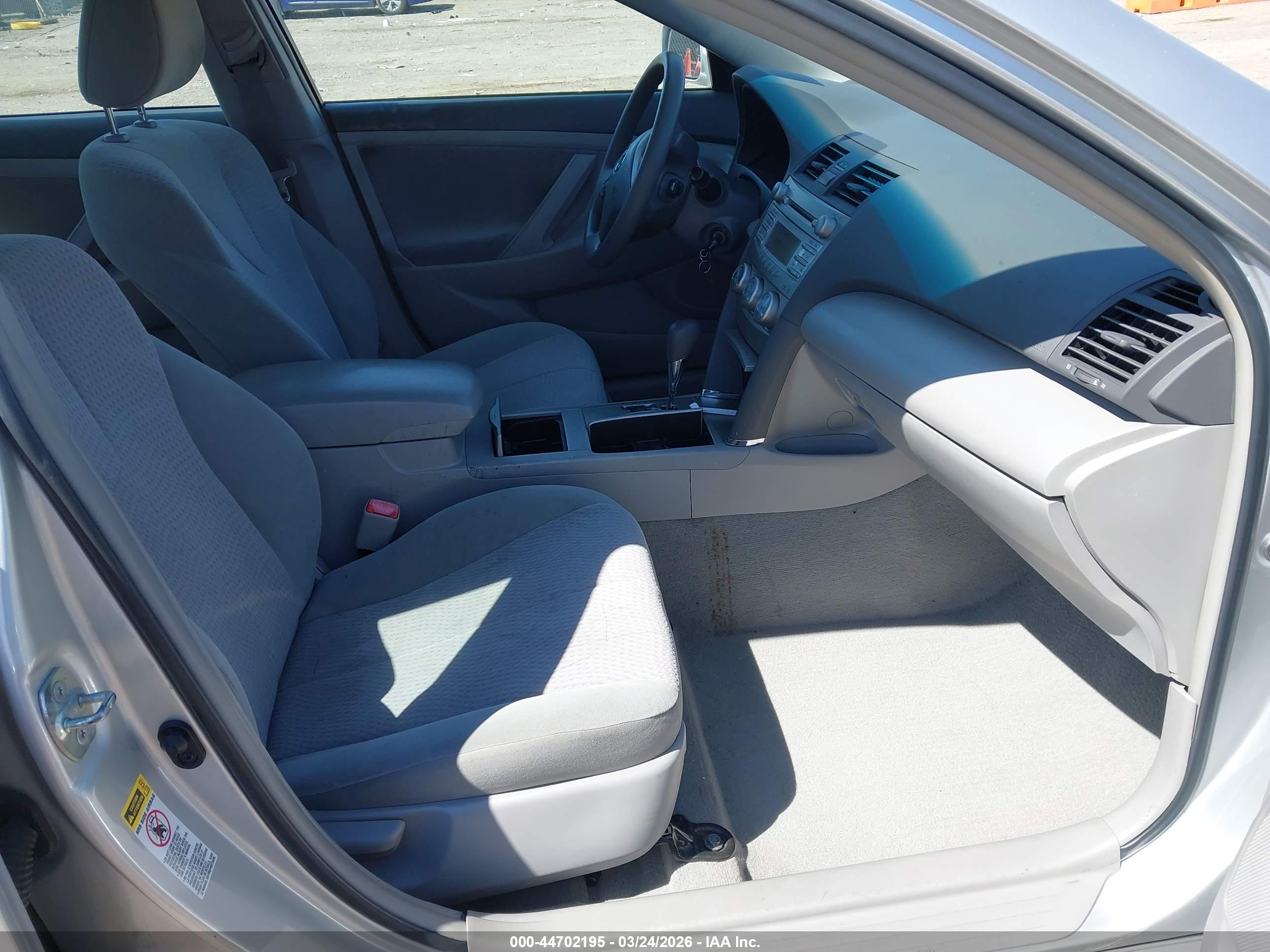 TOYOTA CAMRY image 5