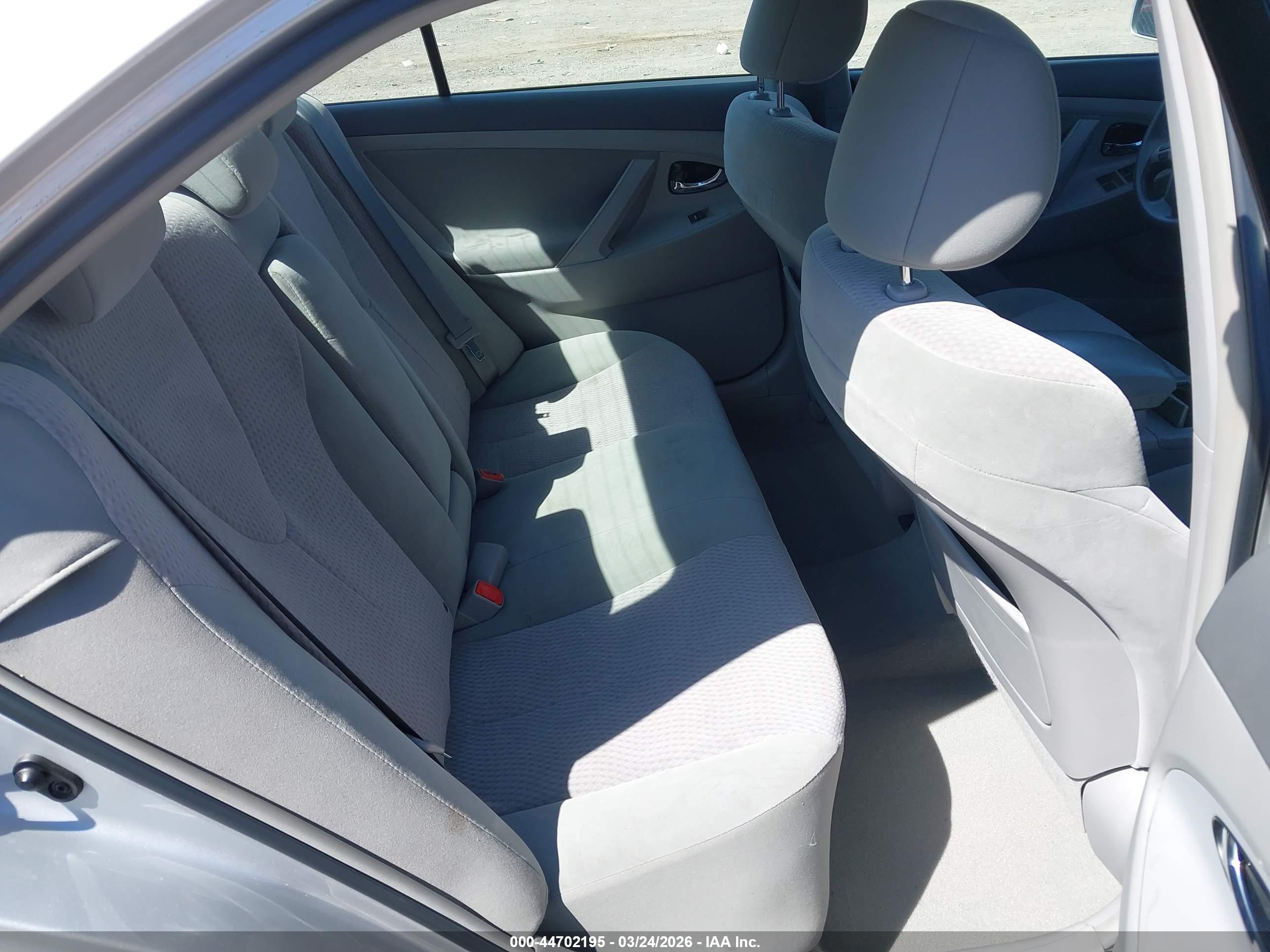 TOYOTA CAMRY image 8