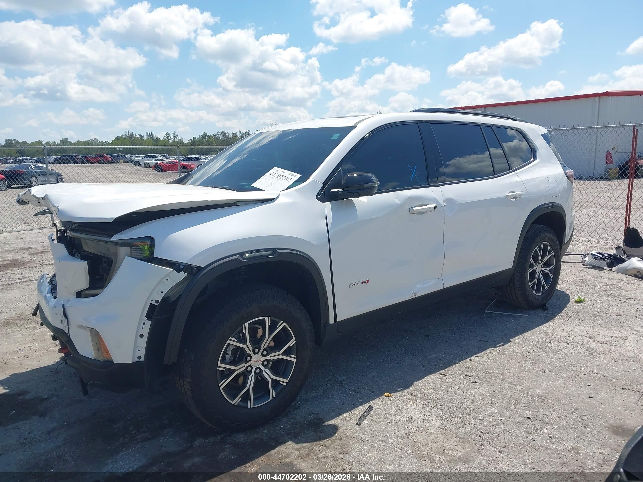 GMC ACADIA image 2