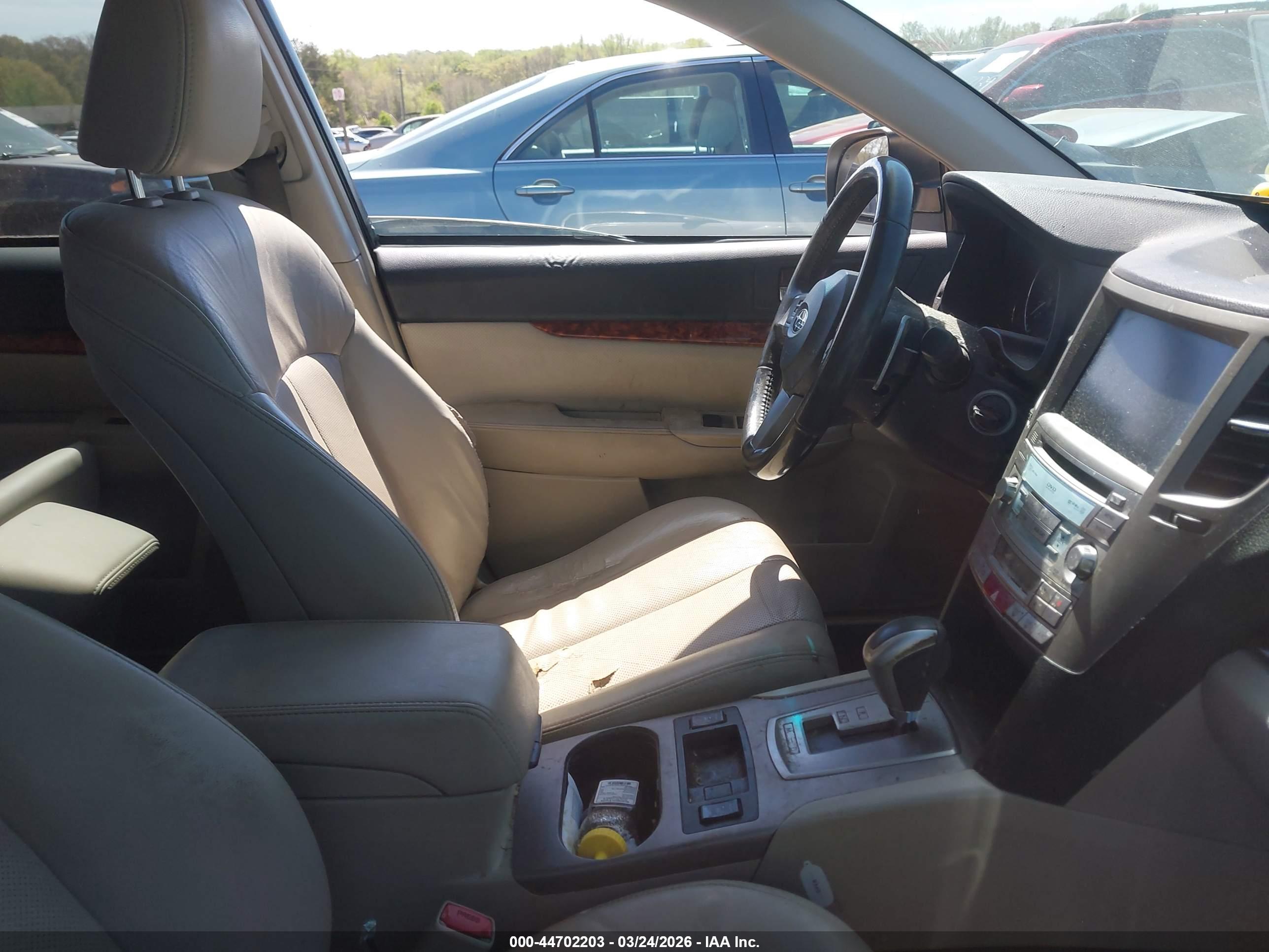 SUBARU OUTBACK image 5