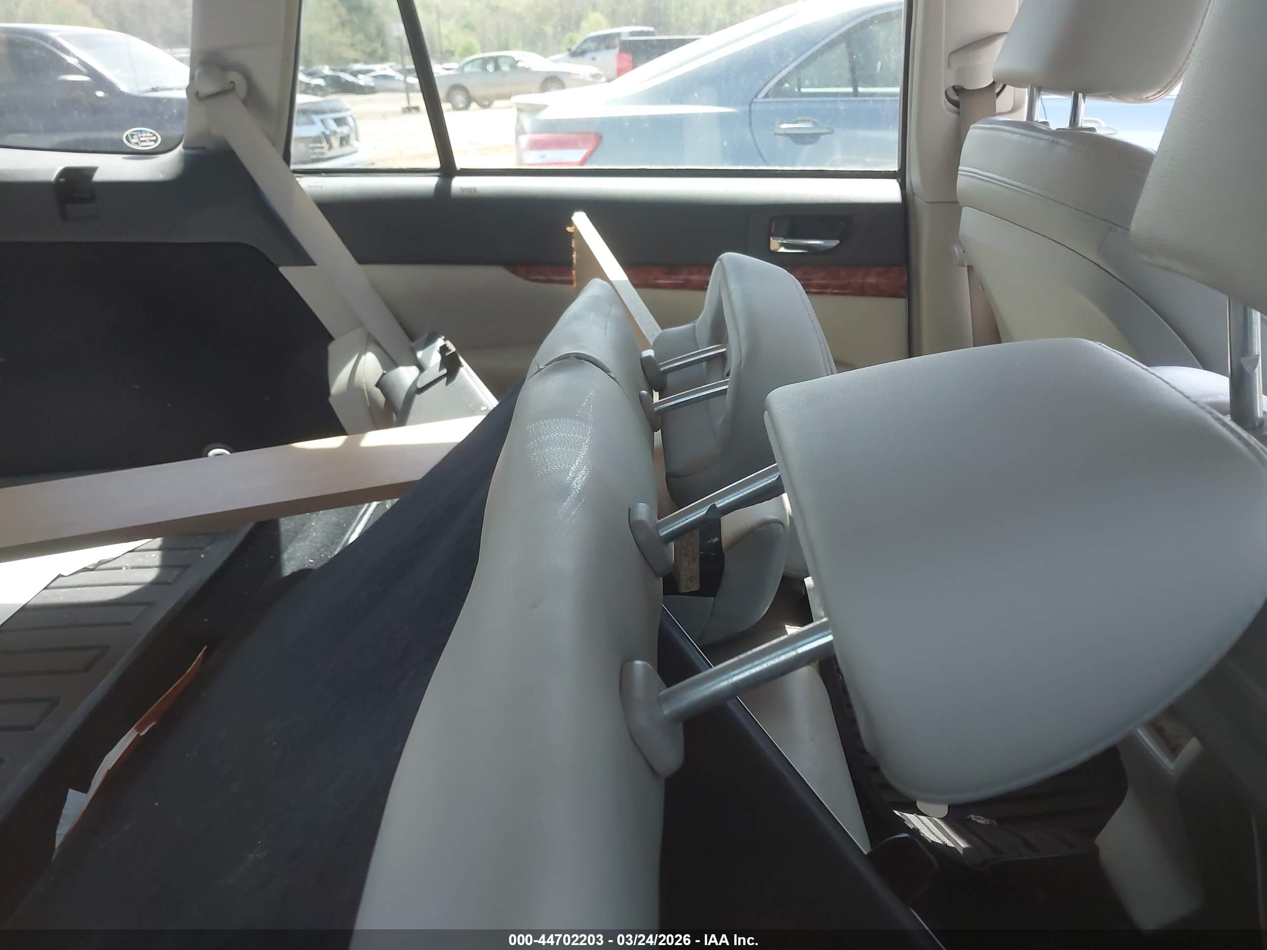 SUBARU OUTBACK image 8