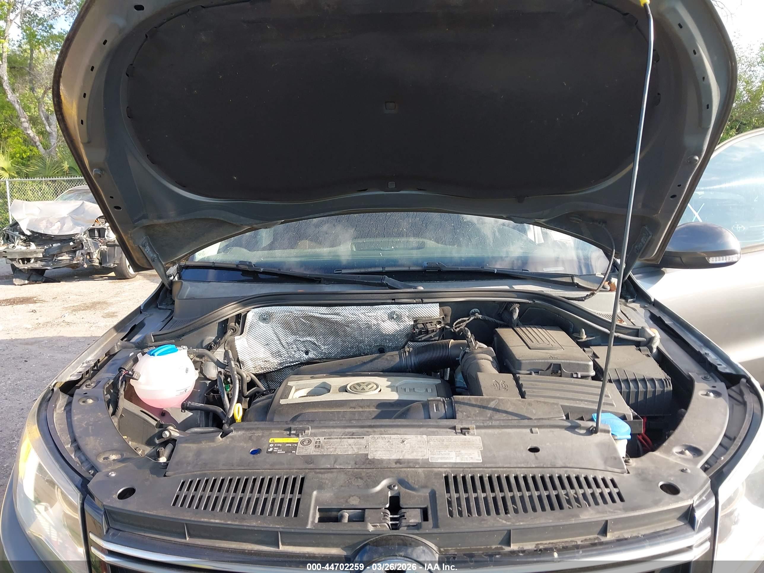 VOLKSWAGEN TIGUAN image 10