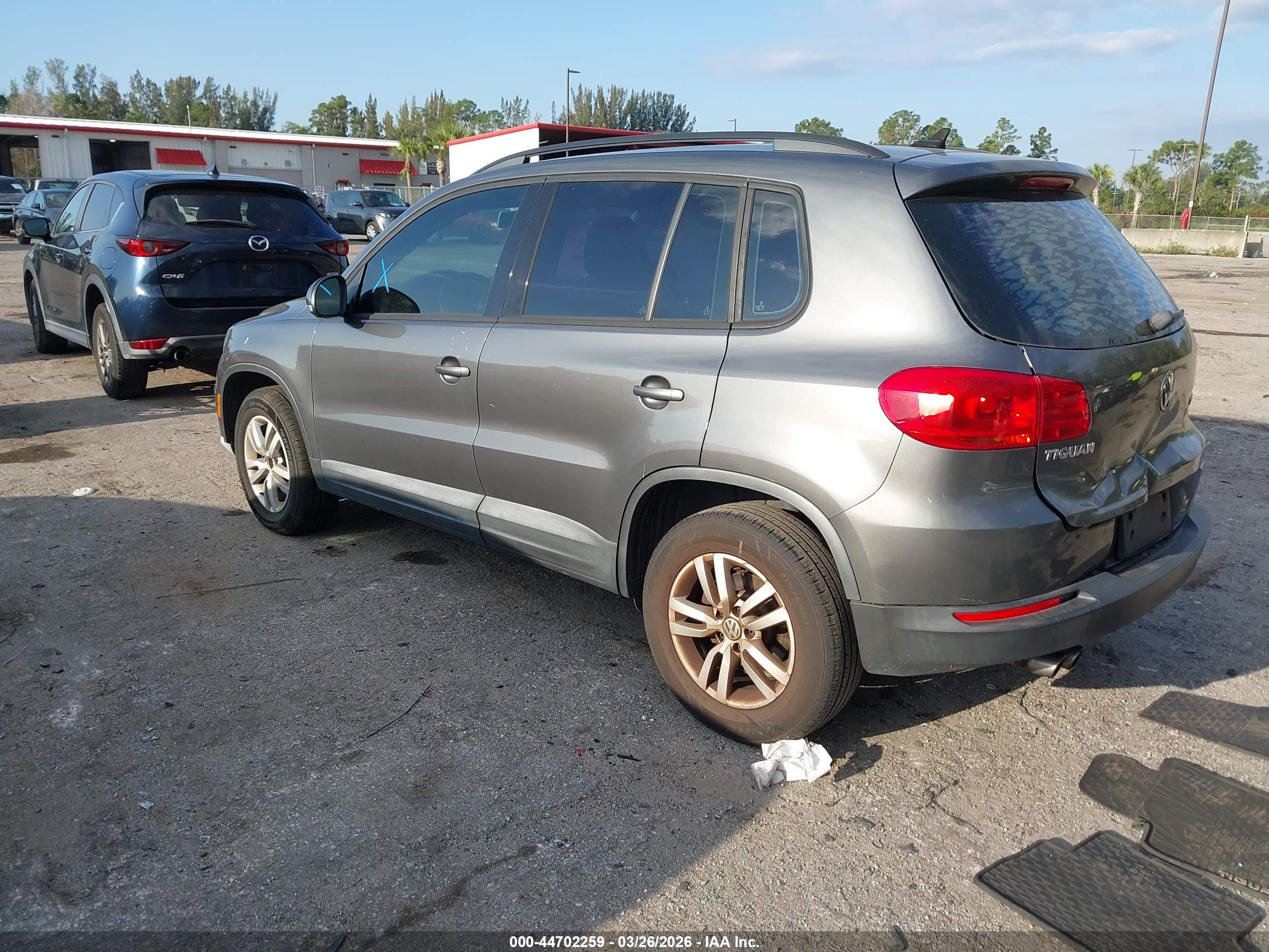 VOLKSWAGEN TIGUAN image 3