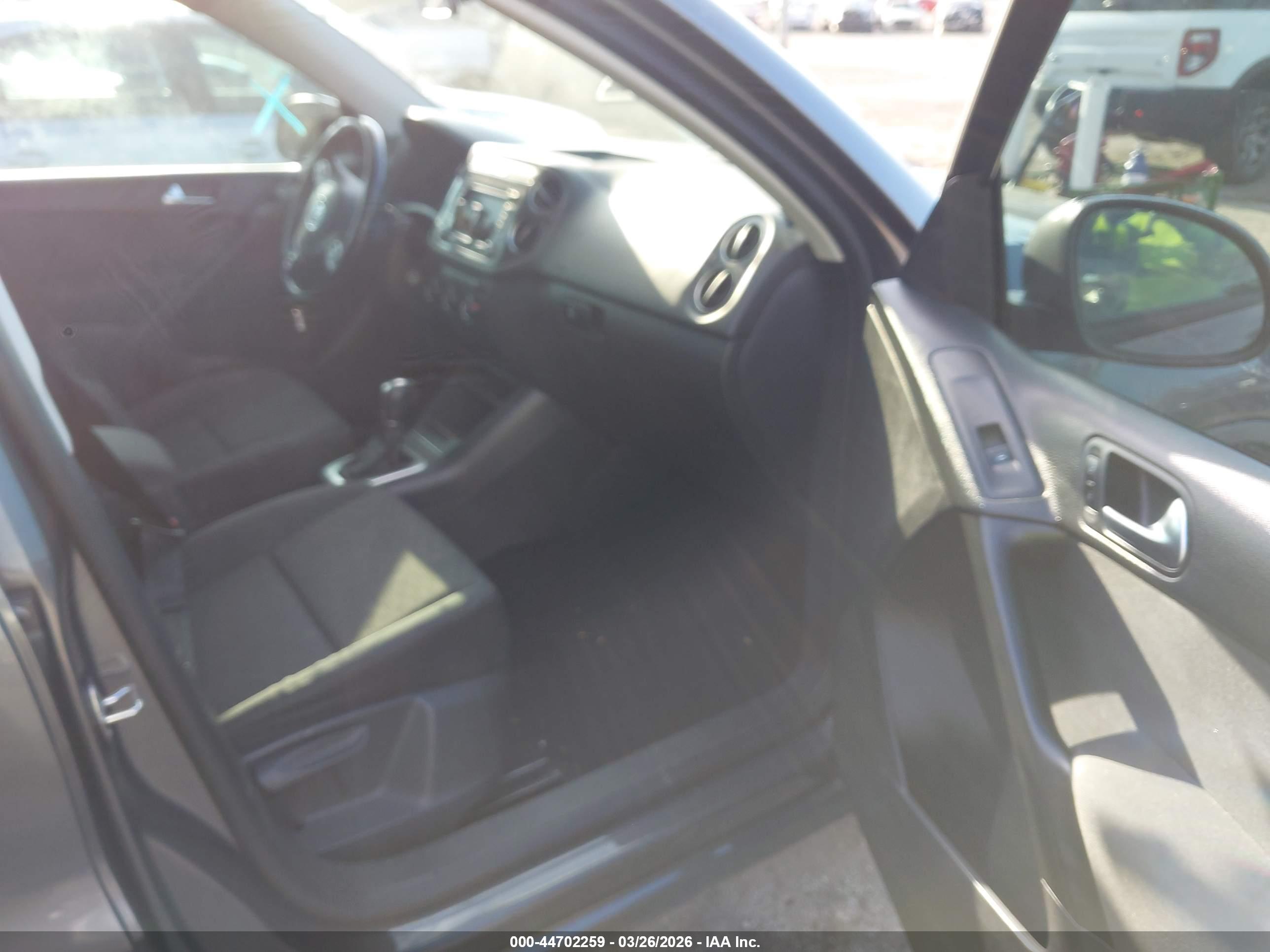 VOLKSWAGEN TIGUAN image 5