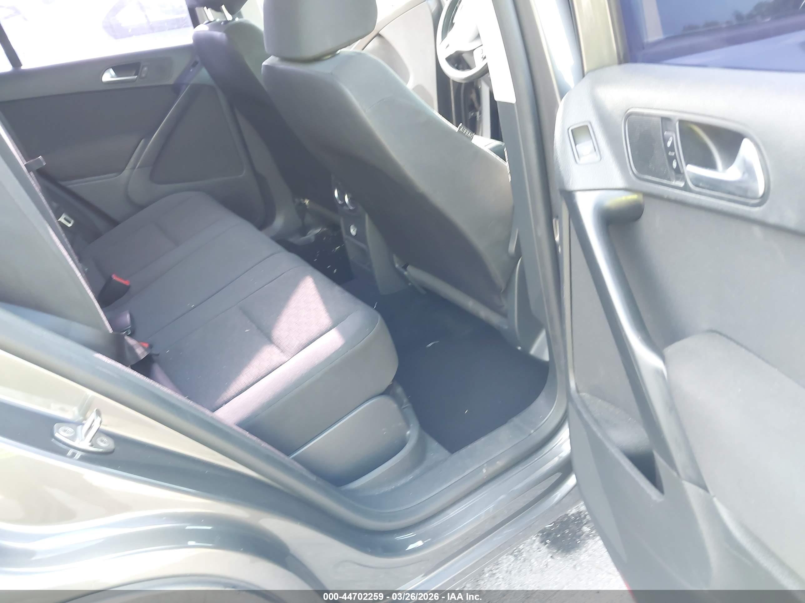 VOLKSWAGEN TIGUAN image 8