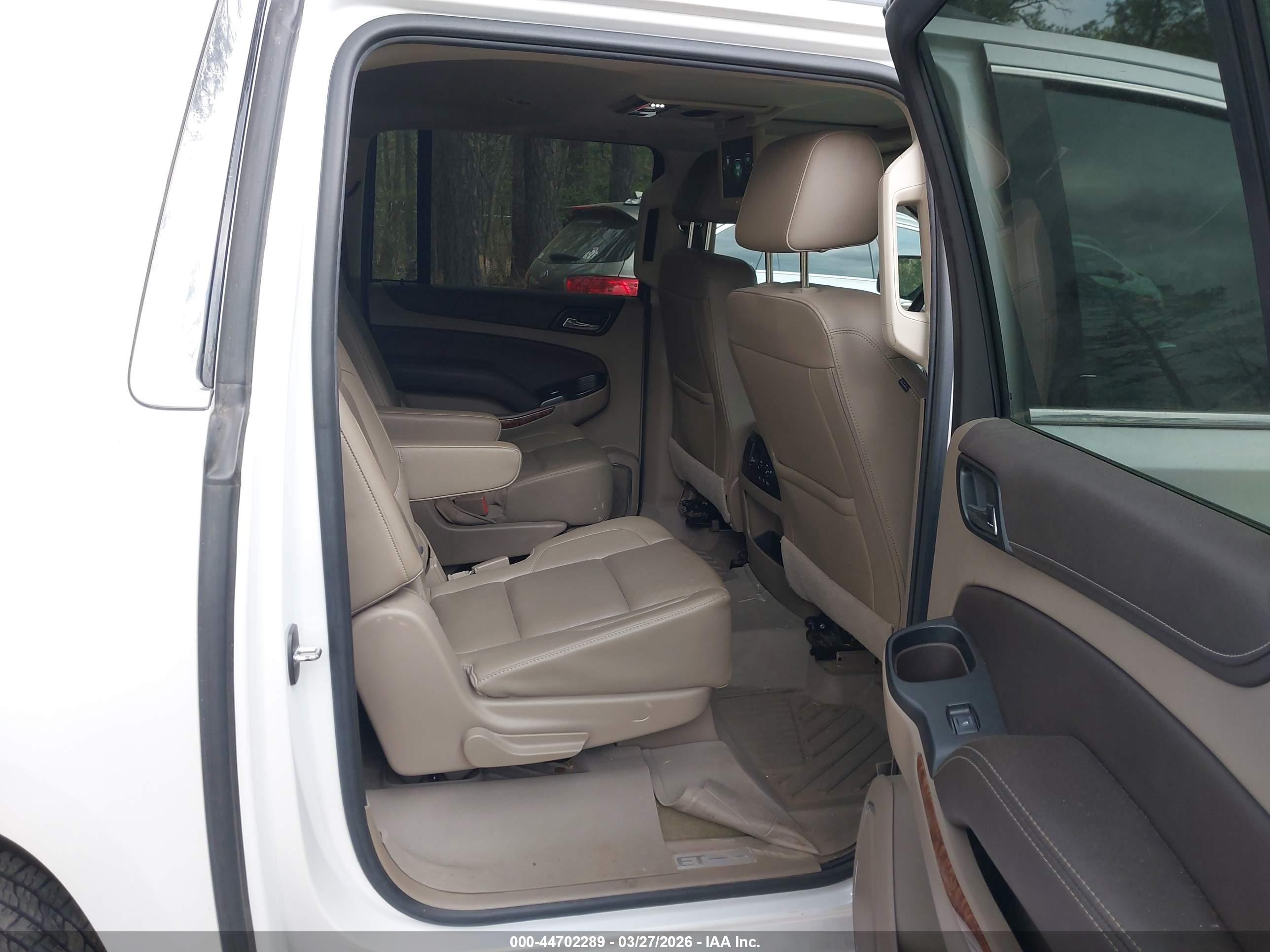 CHEVROLET SUBURBAN image 8