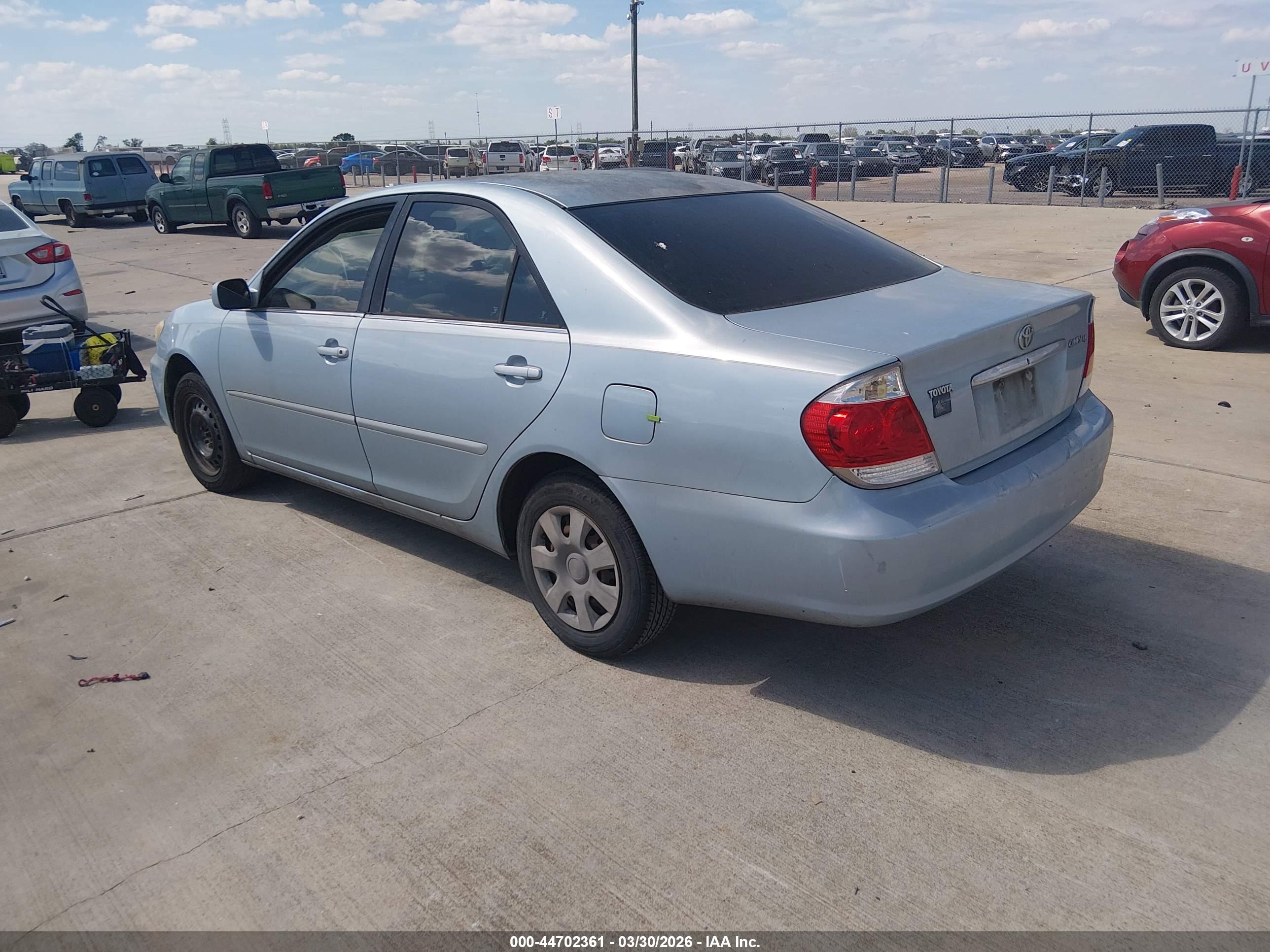 TOYOTA CAMRY image 3