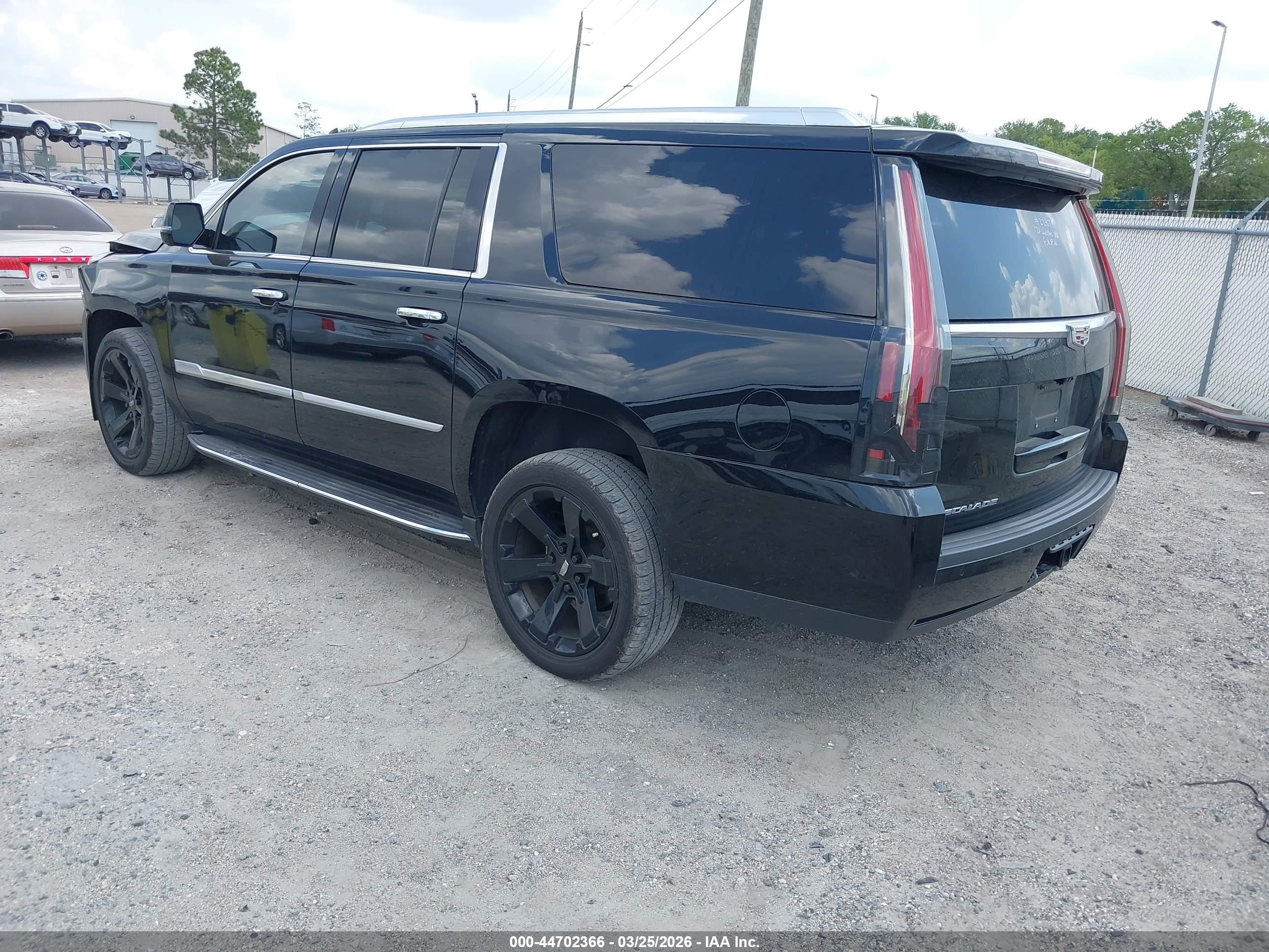 CADILLAC ESCALADE image 3