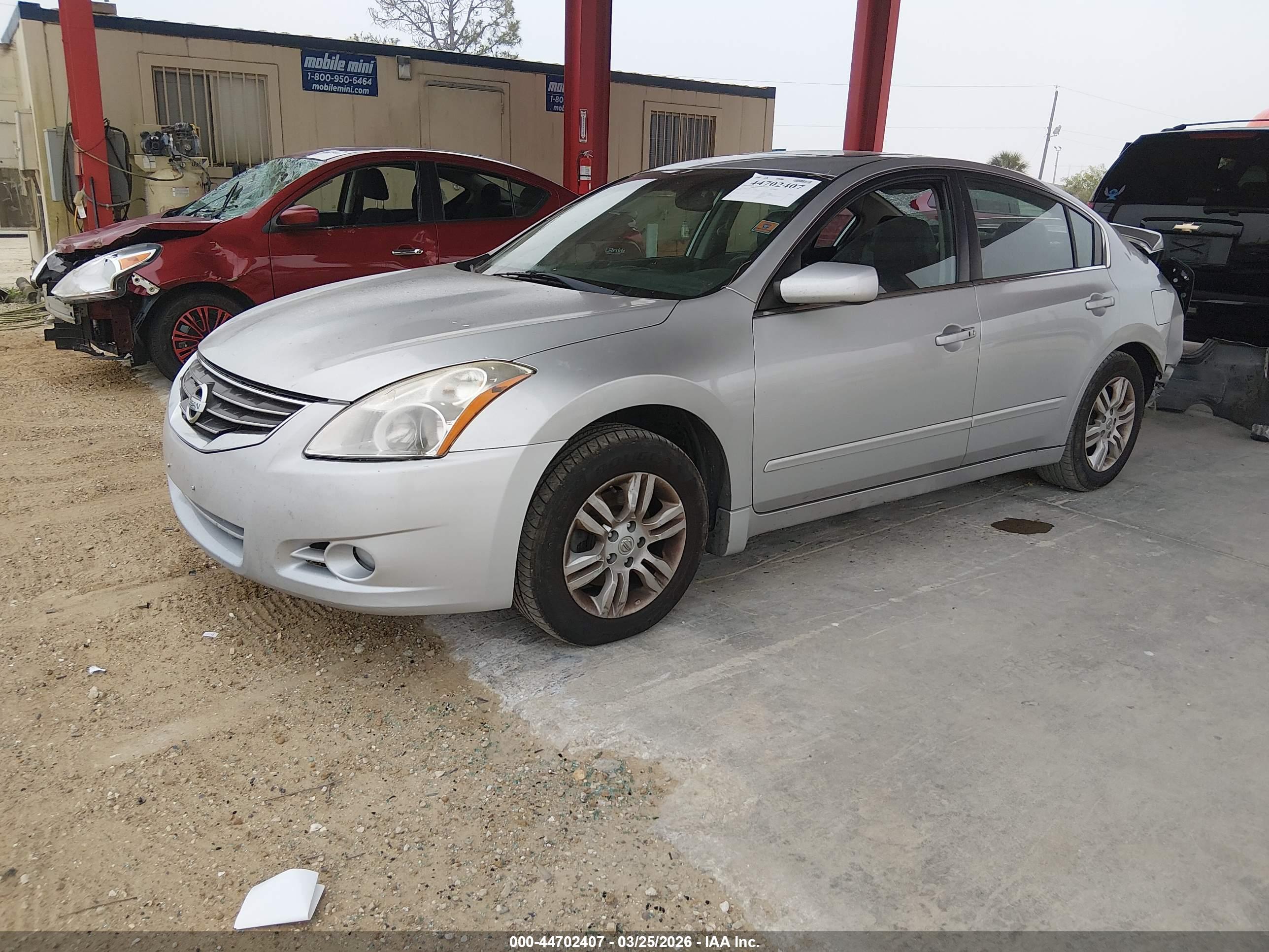 NISSAN ALTIMA image 2