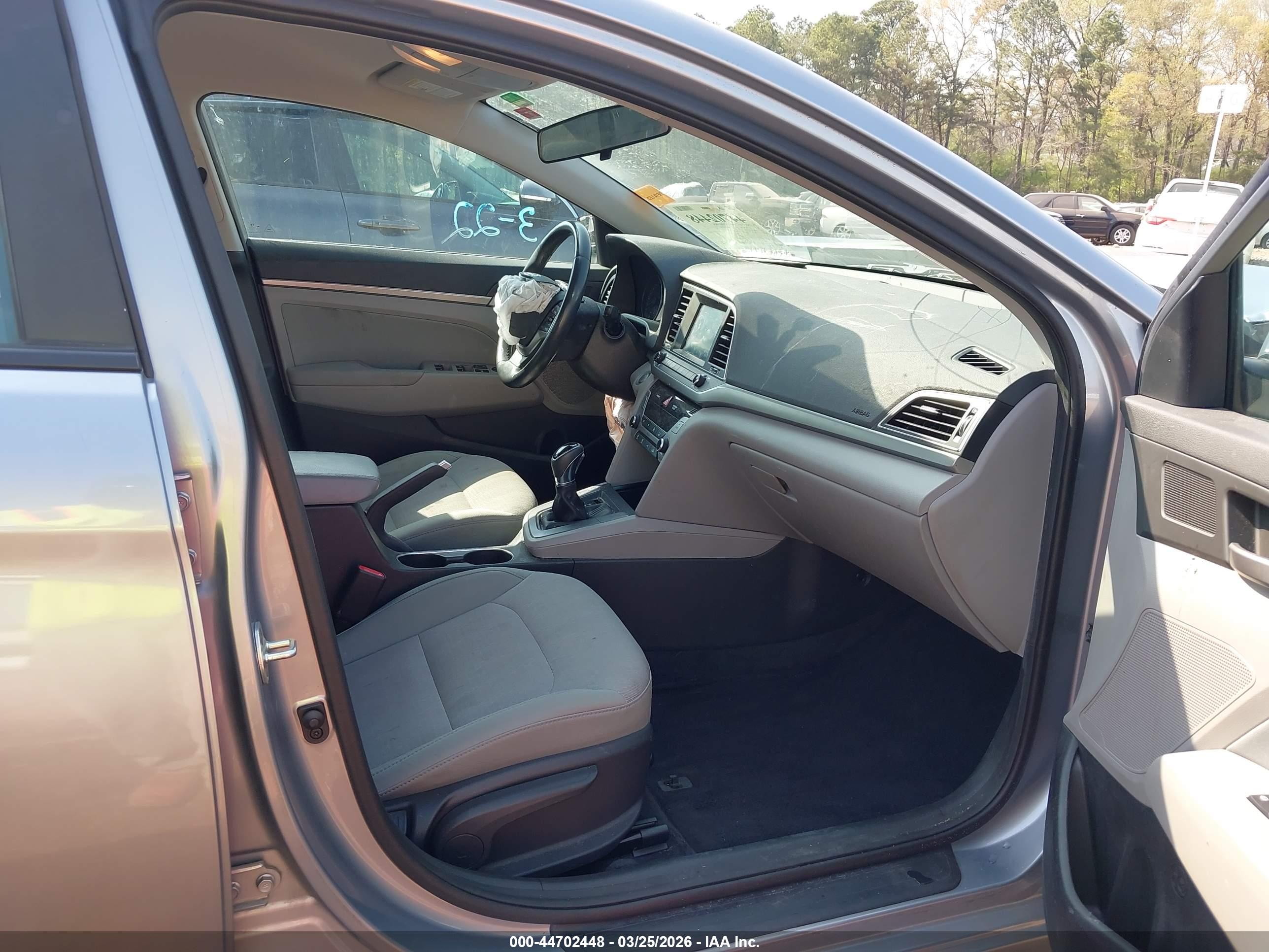 HYUNDAI ELANTRA image 5
