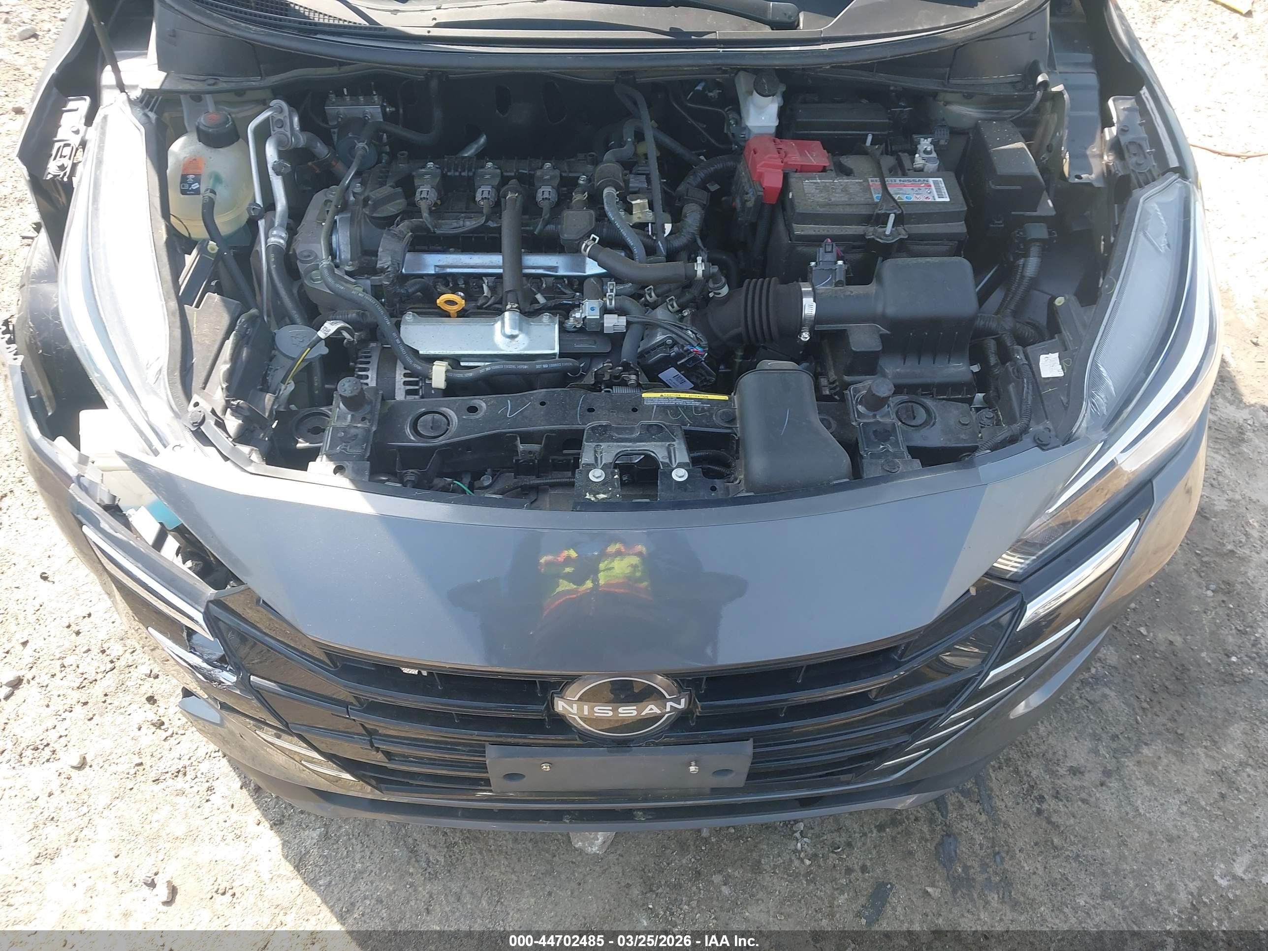 NISSAN VERSA image 10