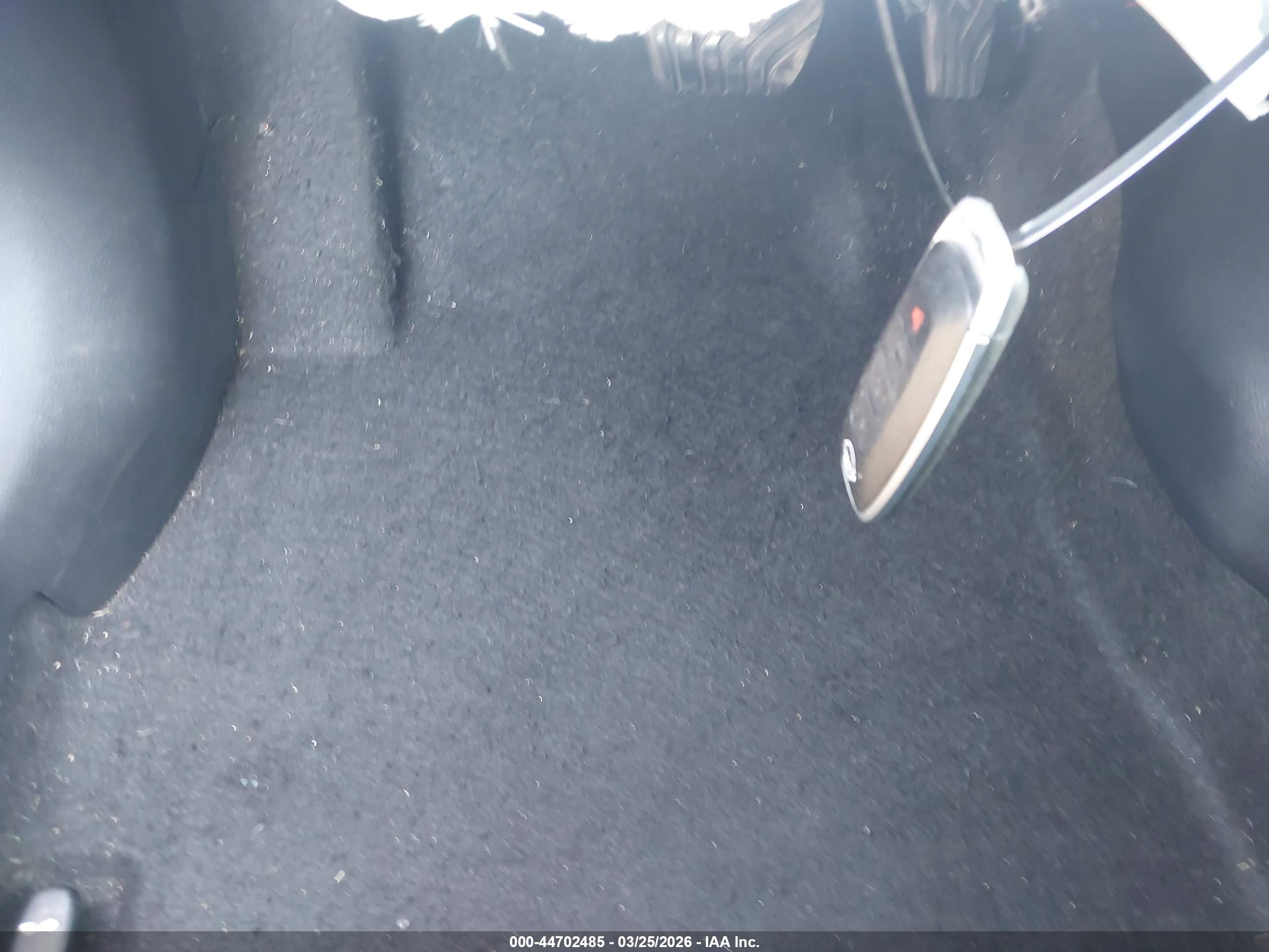 NISSAN VERSA image 11