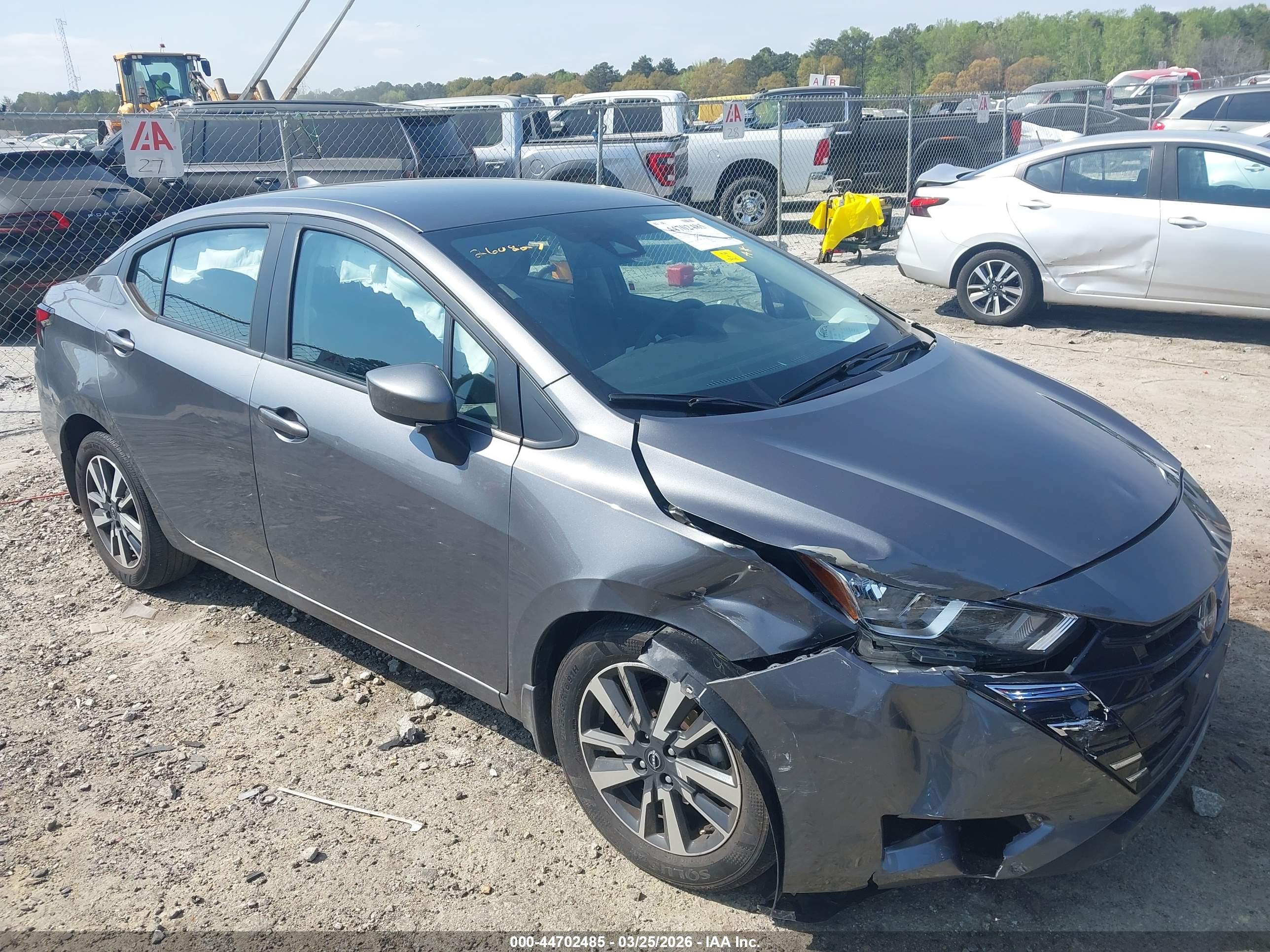 NISSAN VERSA image 6