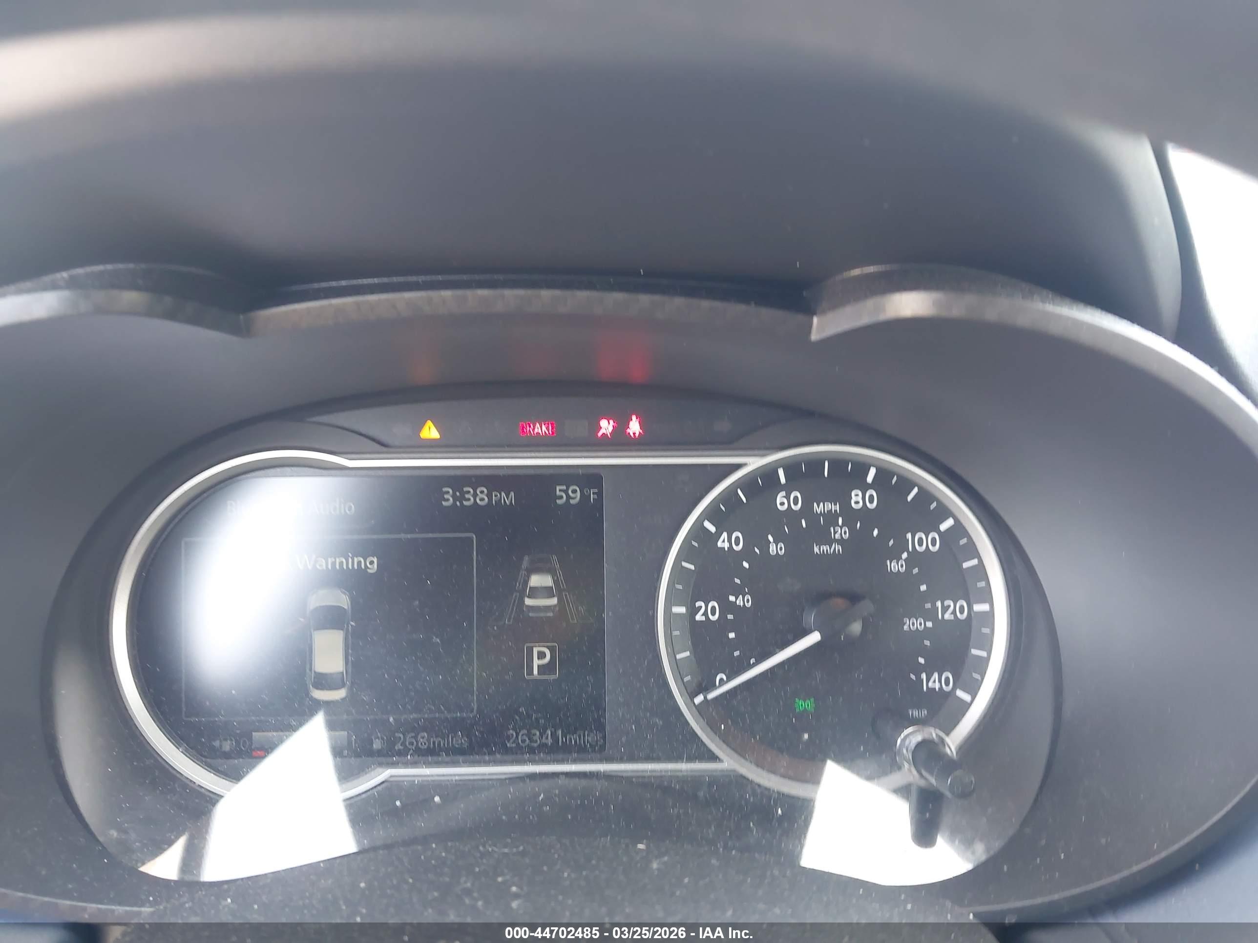 NISSAN VERSA image 7