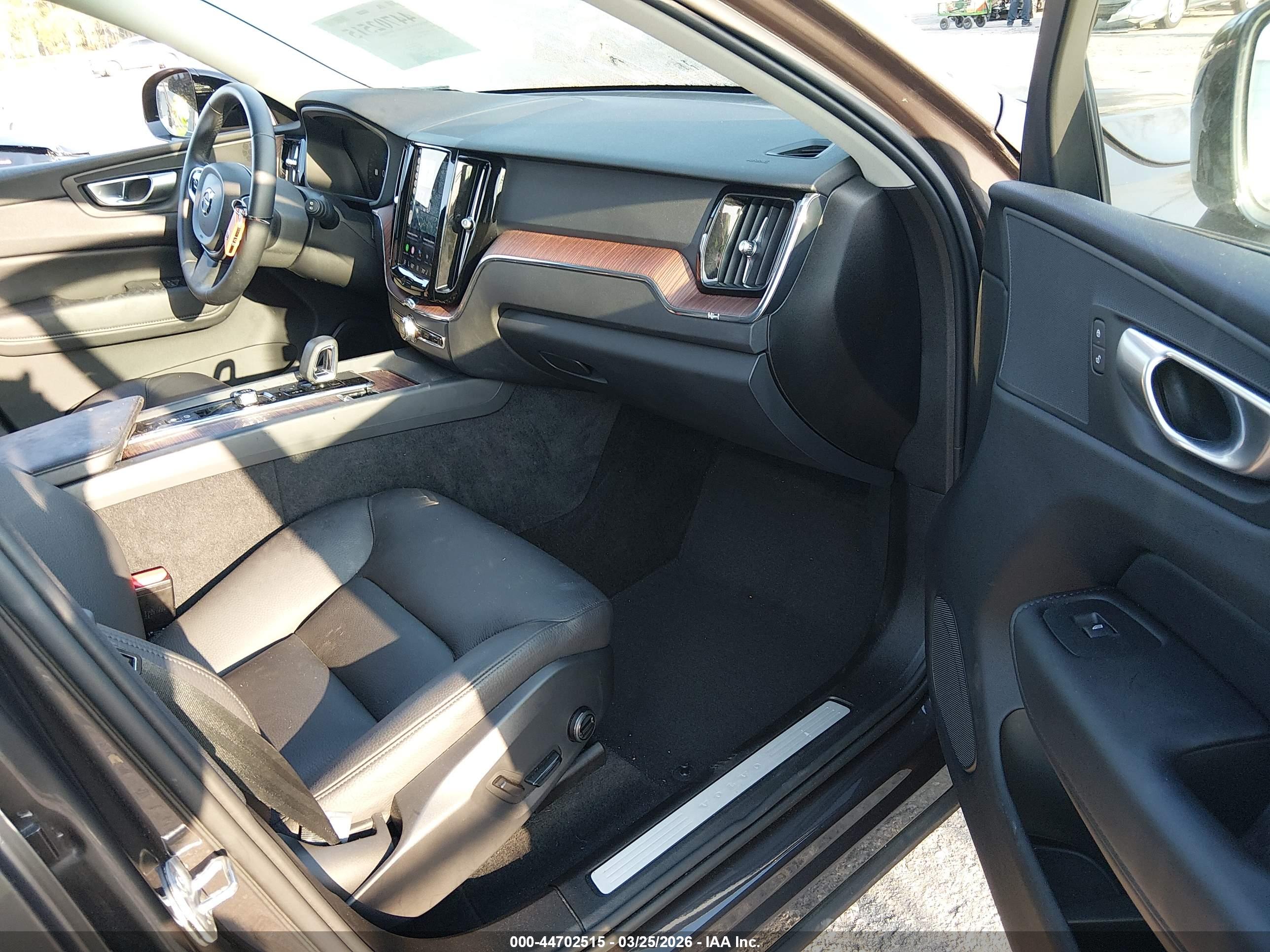 VOLVO XC60 image 5