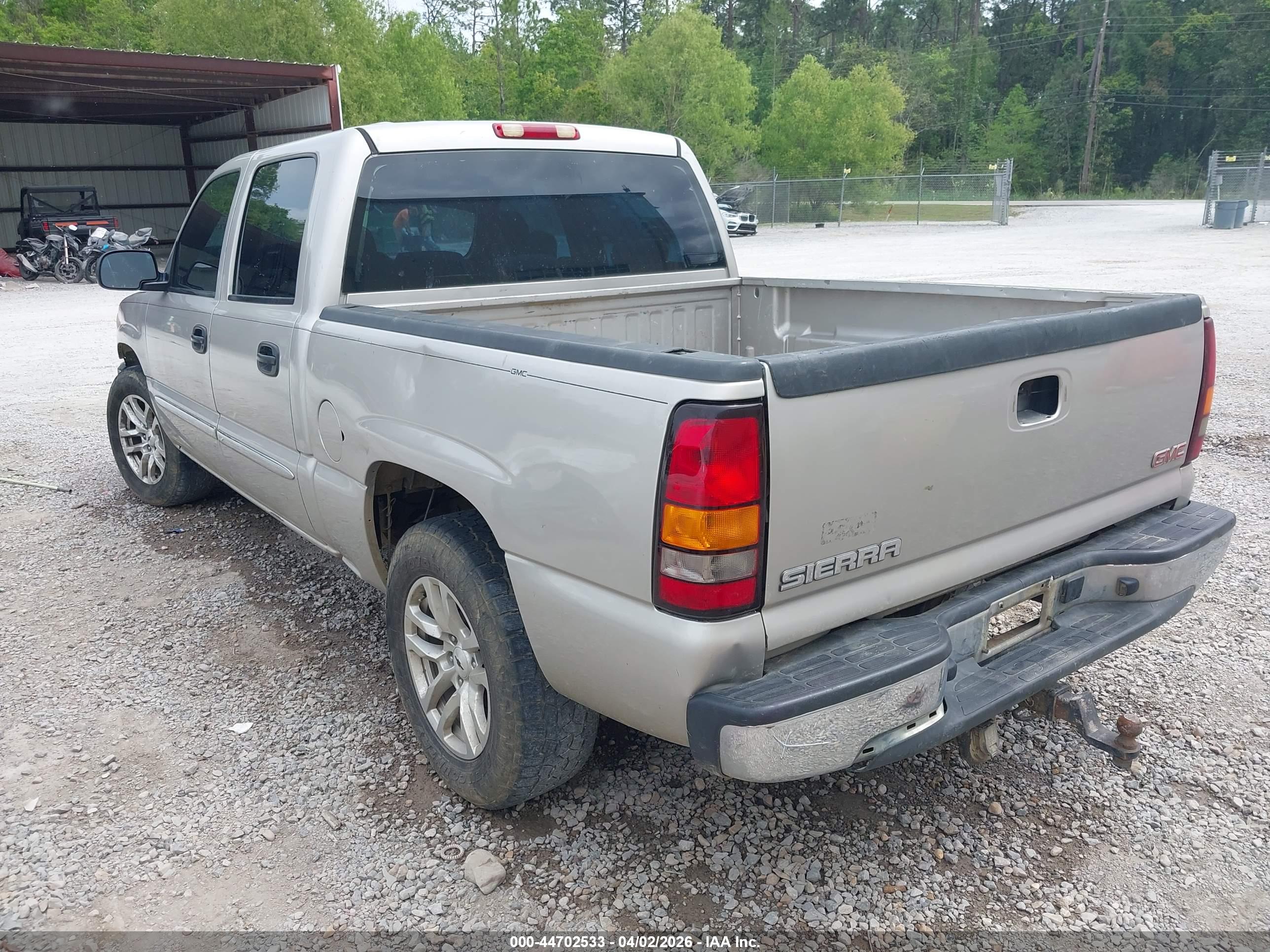 GMC SIERRA image 3