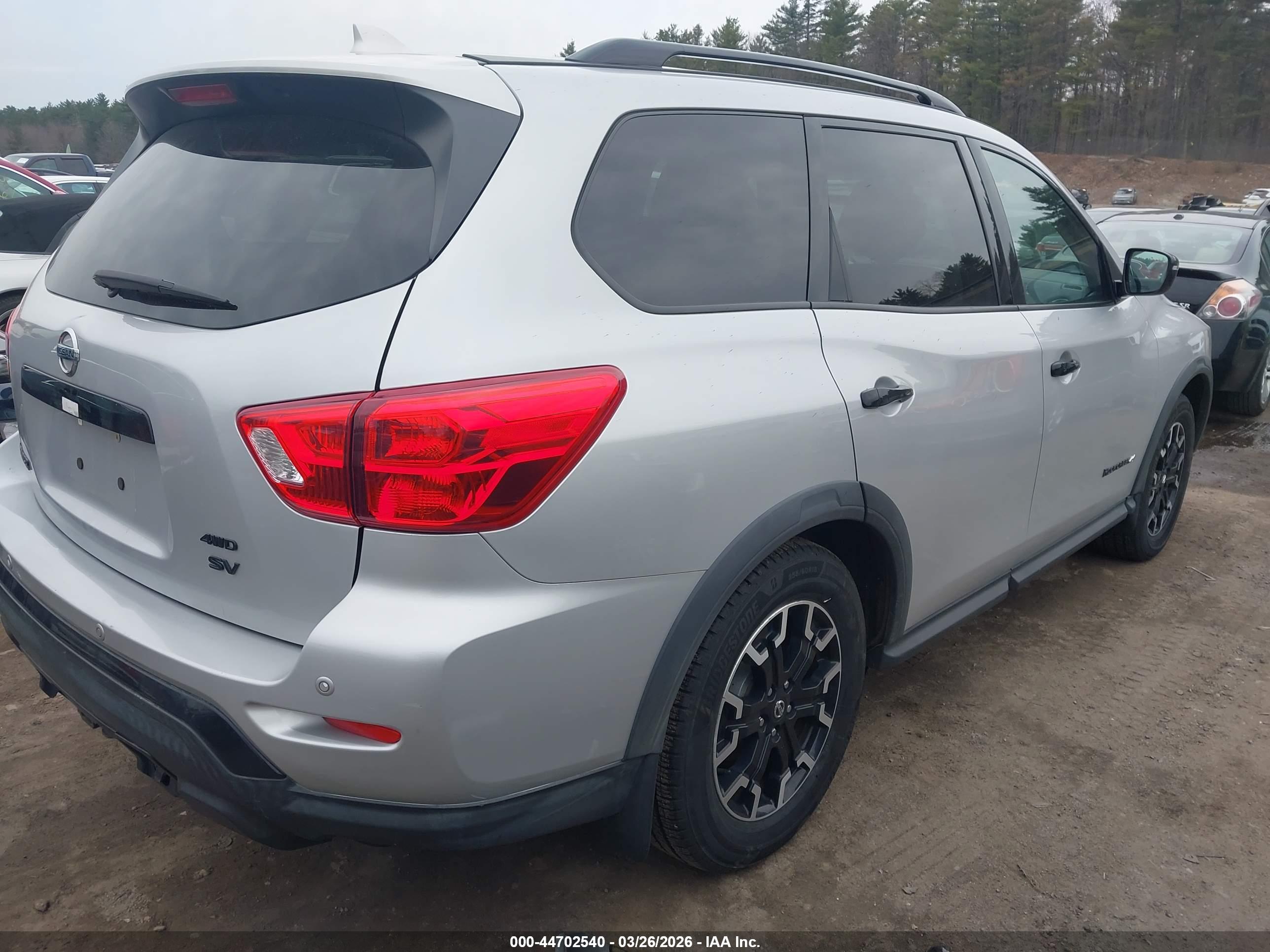 NISSAN PATHFINDER image 4