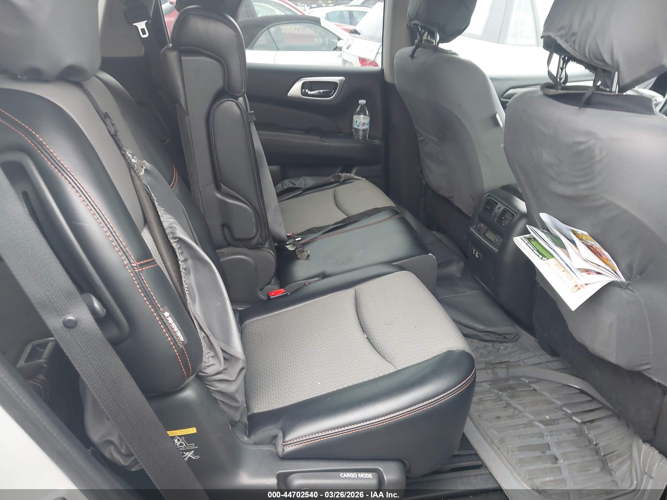 NISSAN PATHFINDER image 8