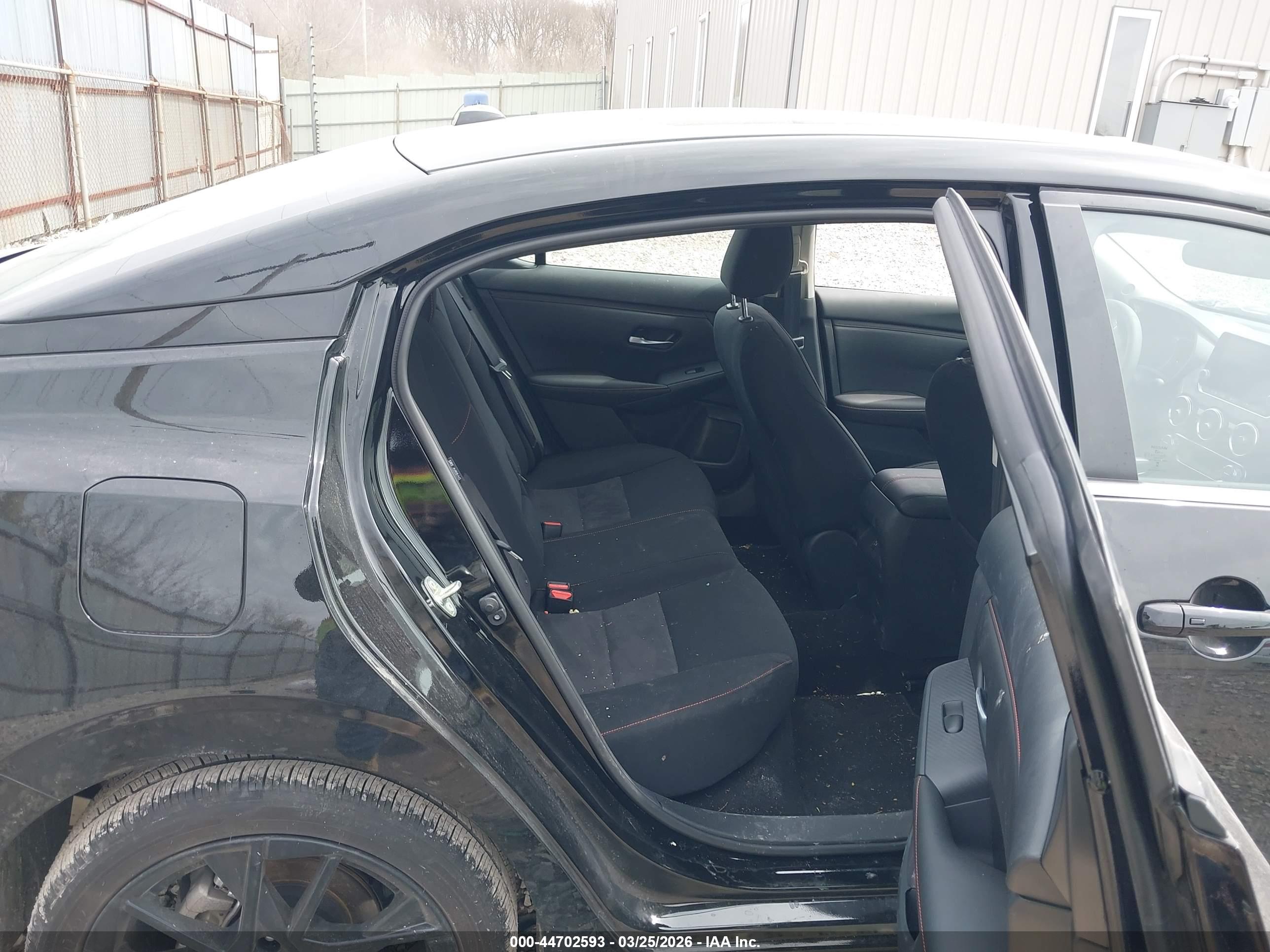 NISSAN SENTRA image 8