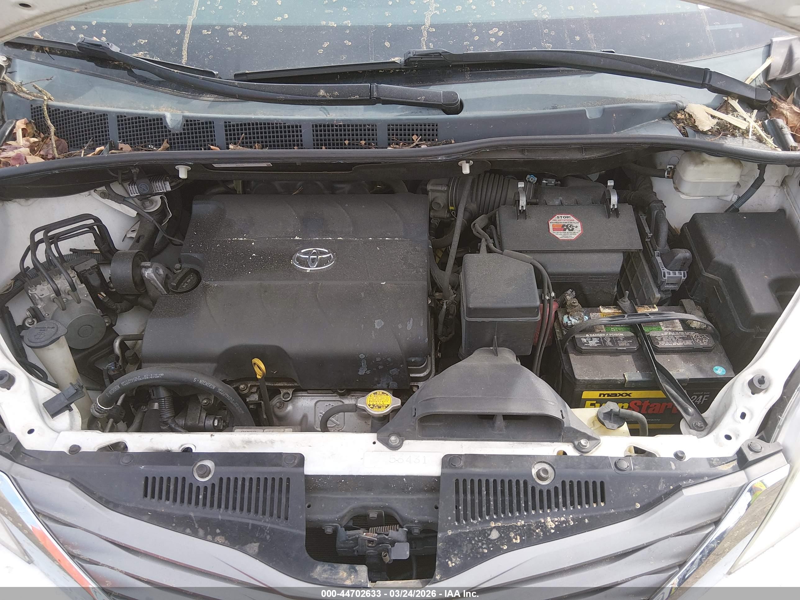 TOYOTA SIENNA image 10