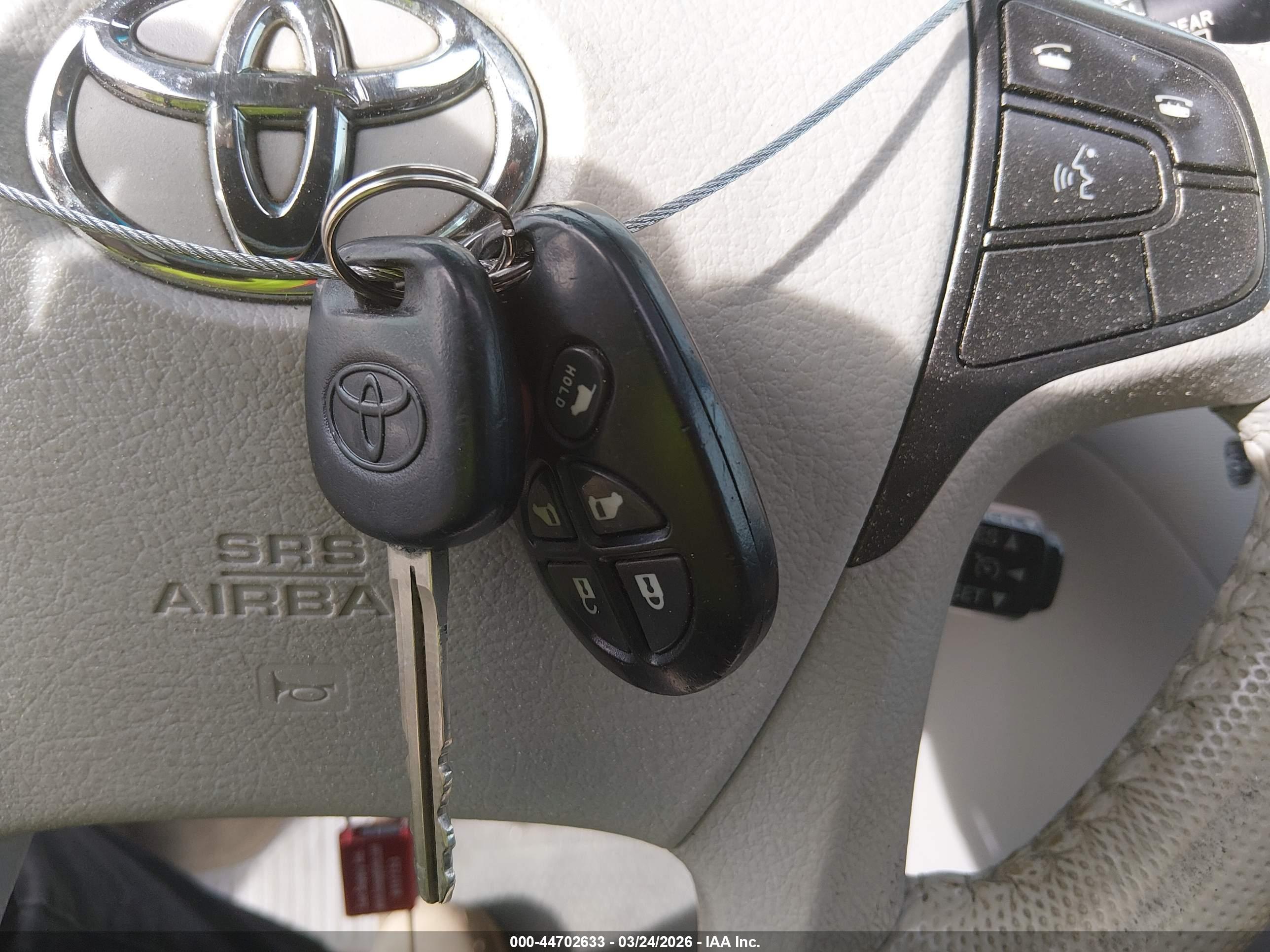 TOYOTA SIENNA image 11