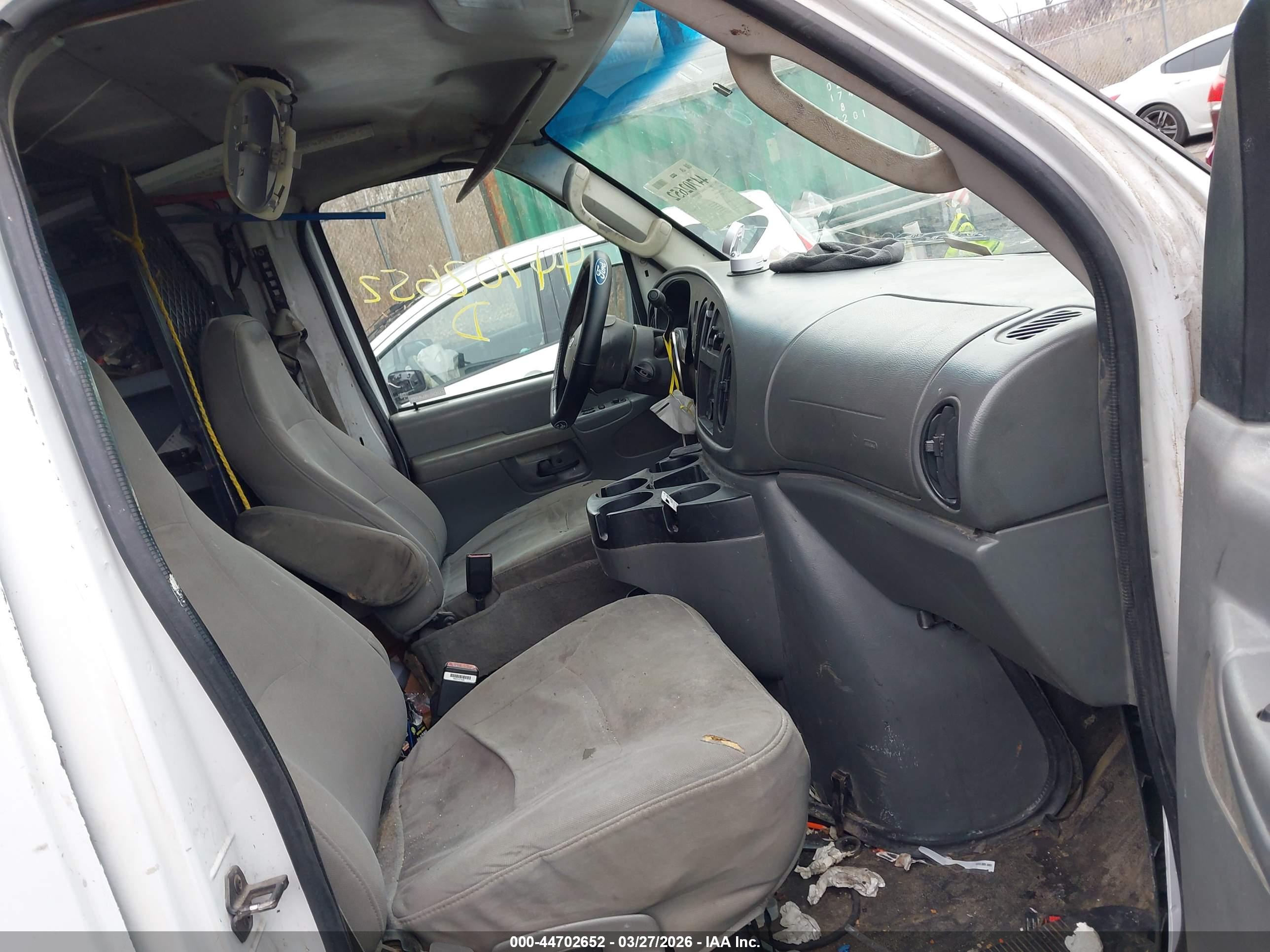 FORD E-250 image 5