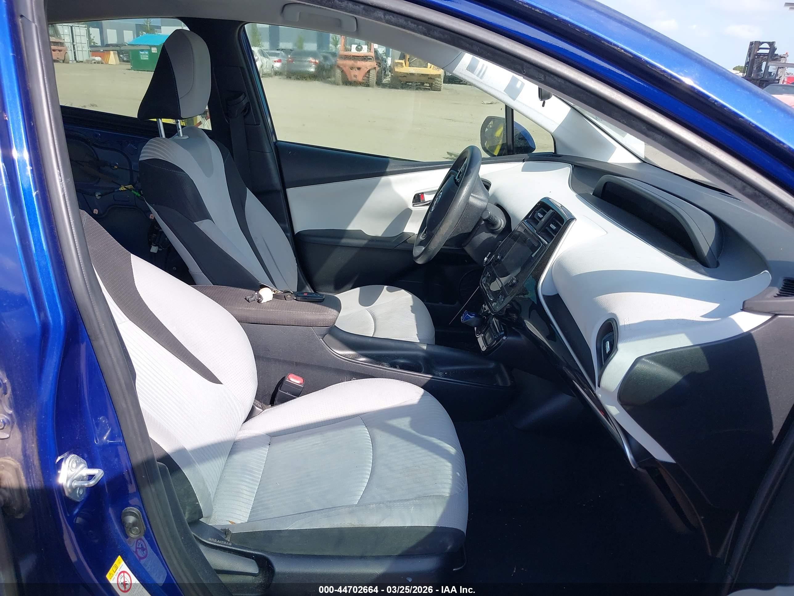 TOYOTA PRIUS image 5