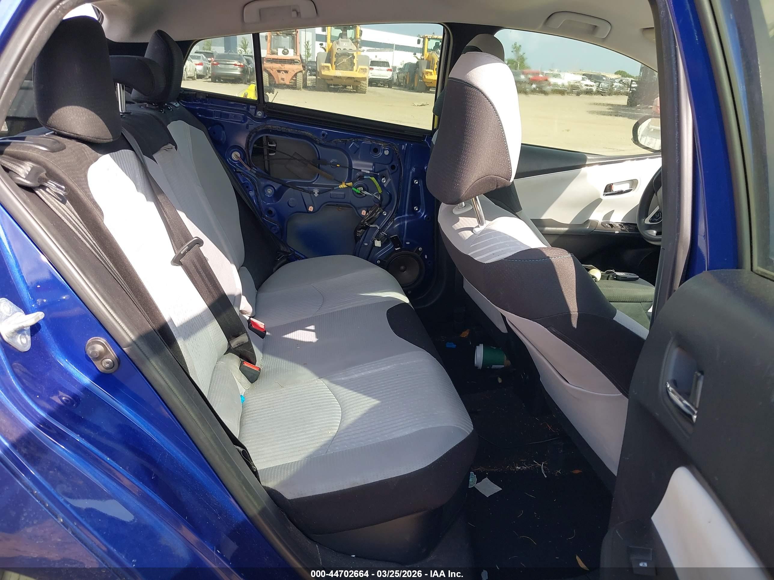 TOYOTA PRIUS image 8