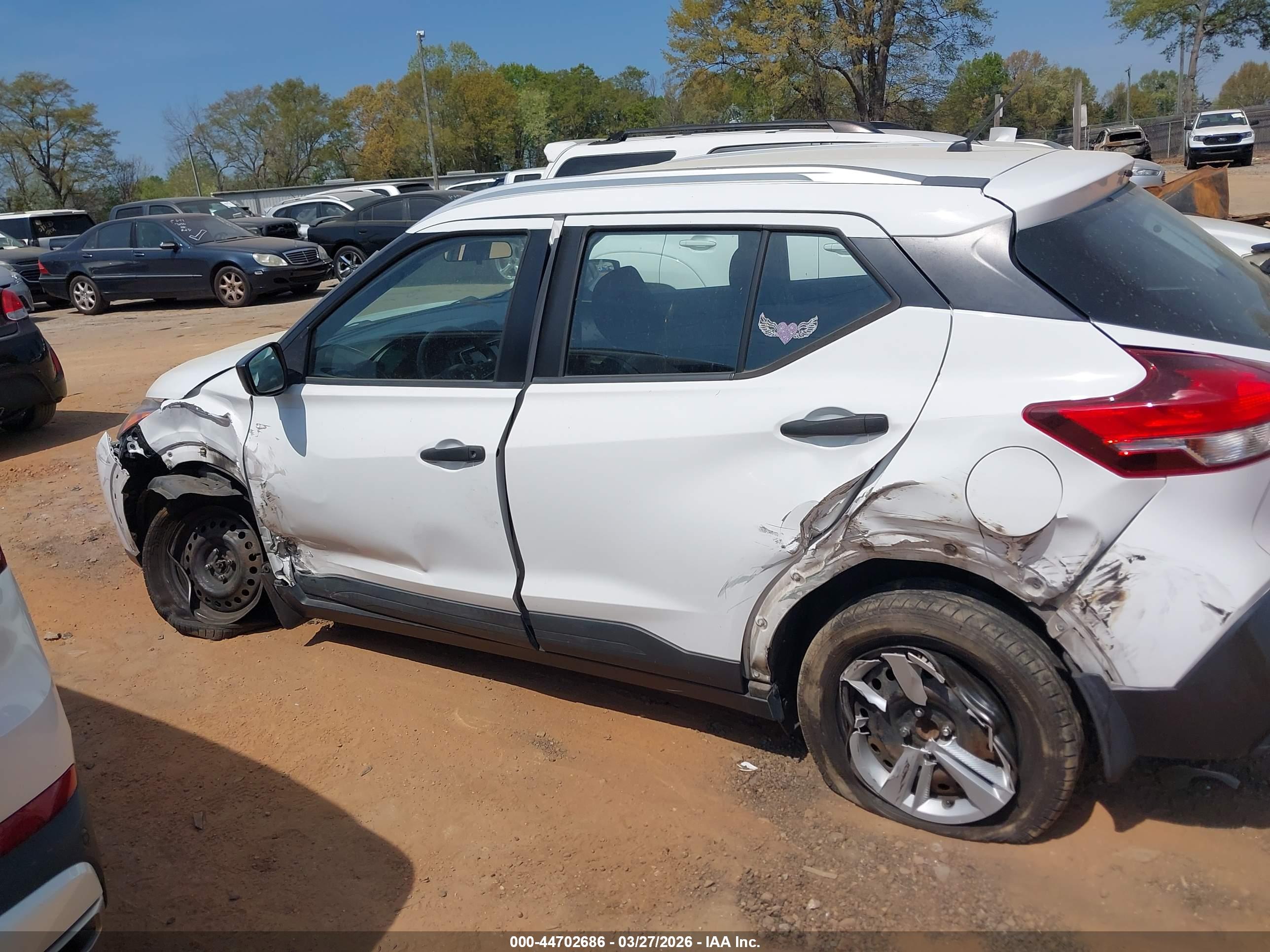 NISSAN KICKS image 6