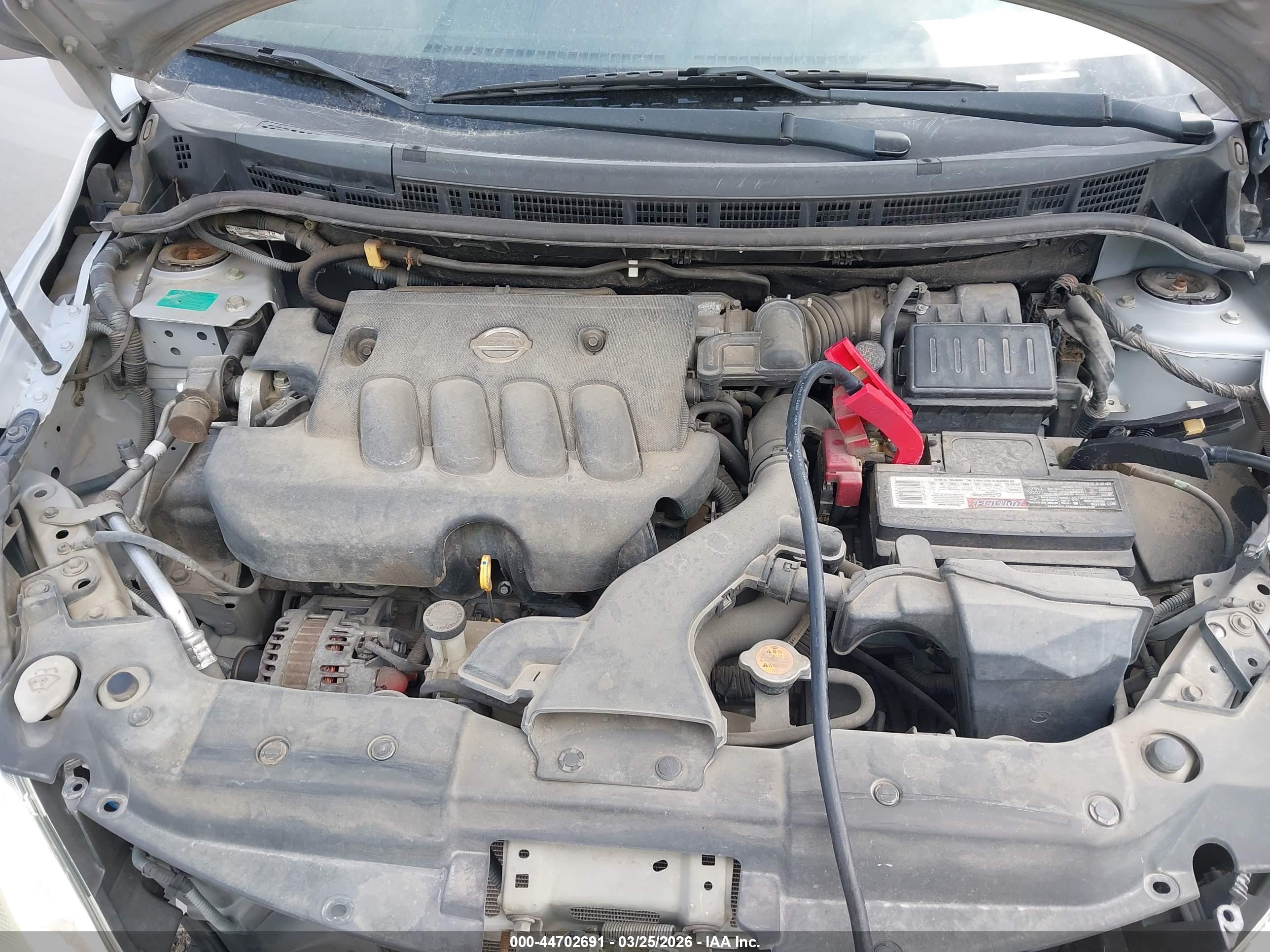NISSAN VERSA image 10
