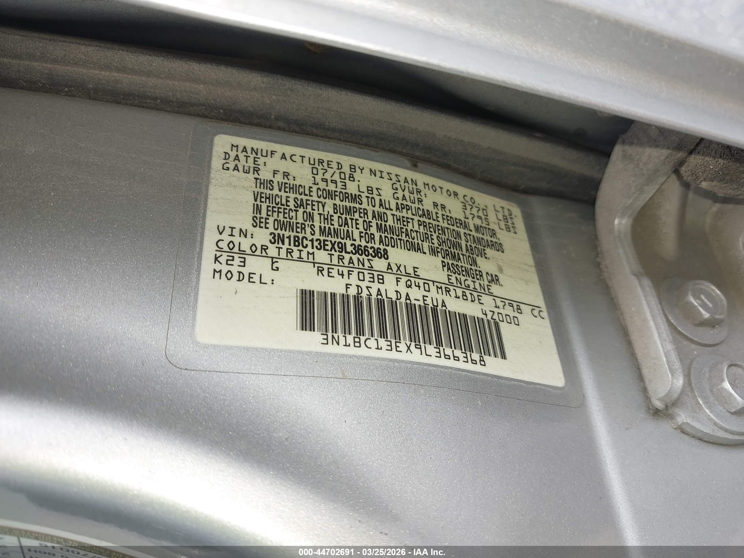 NISSAN VERSA image 9