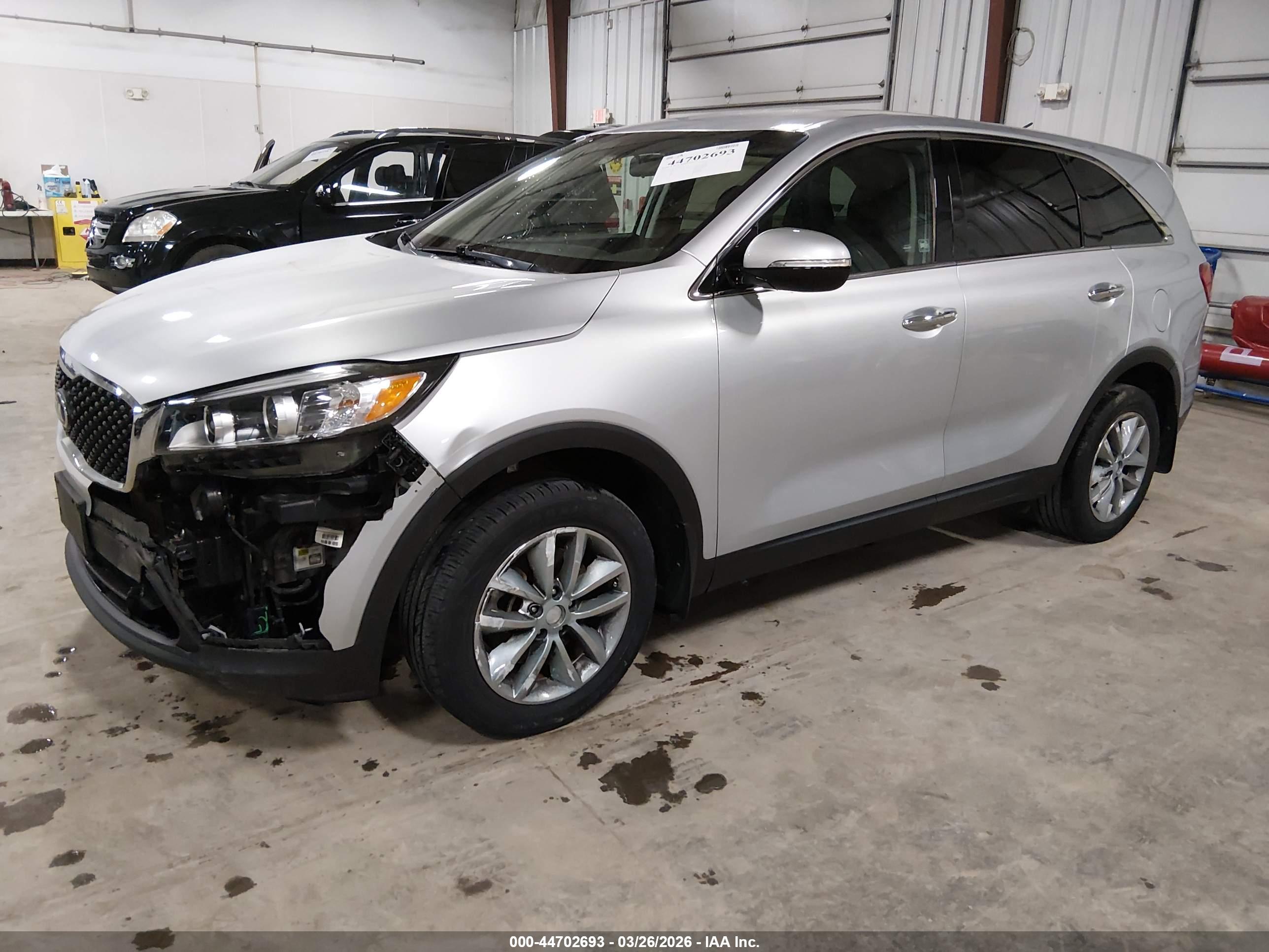 KIA SORENTO image 2