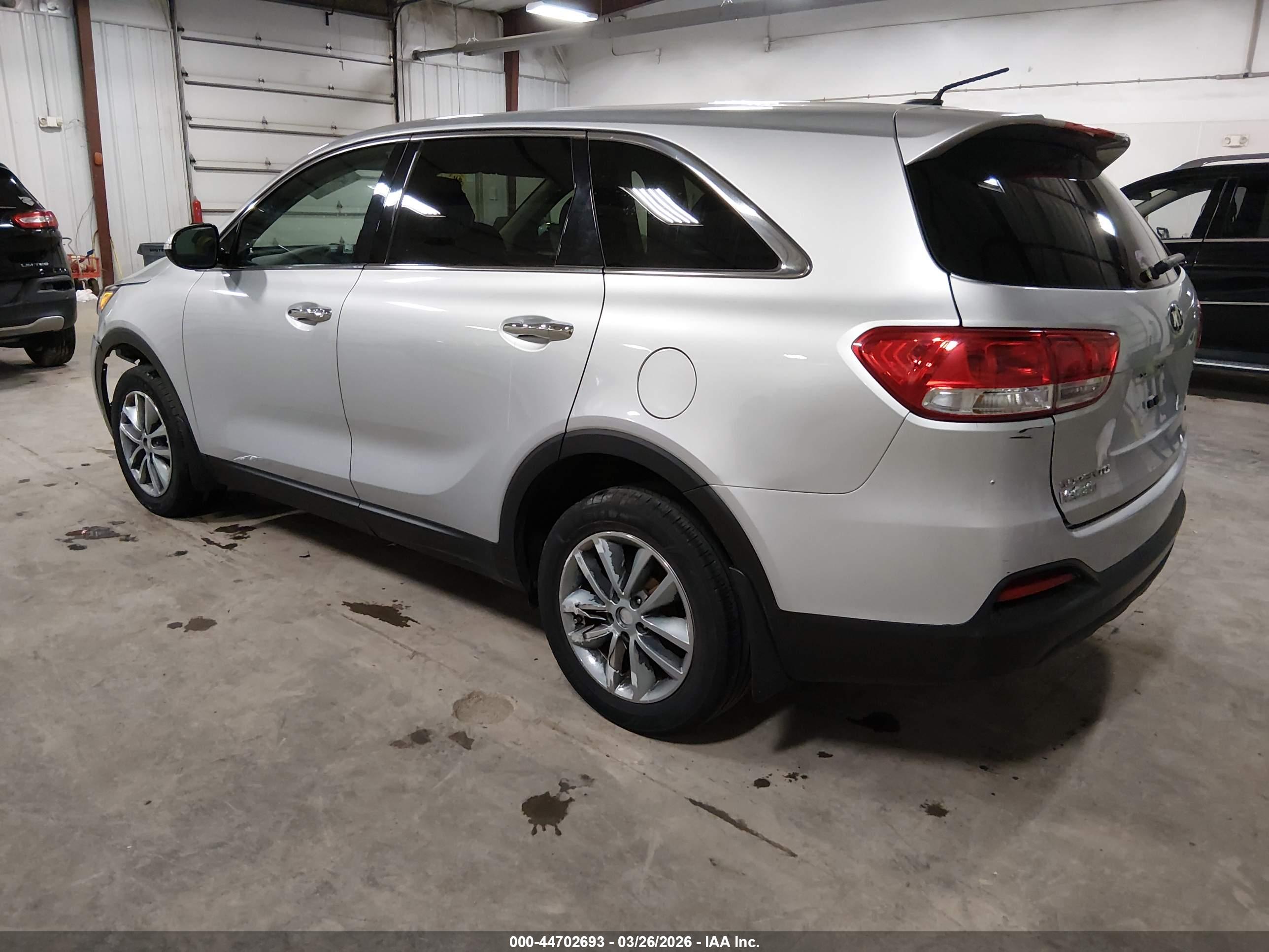 KIA SORENTO image 3