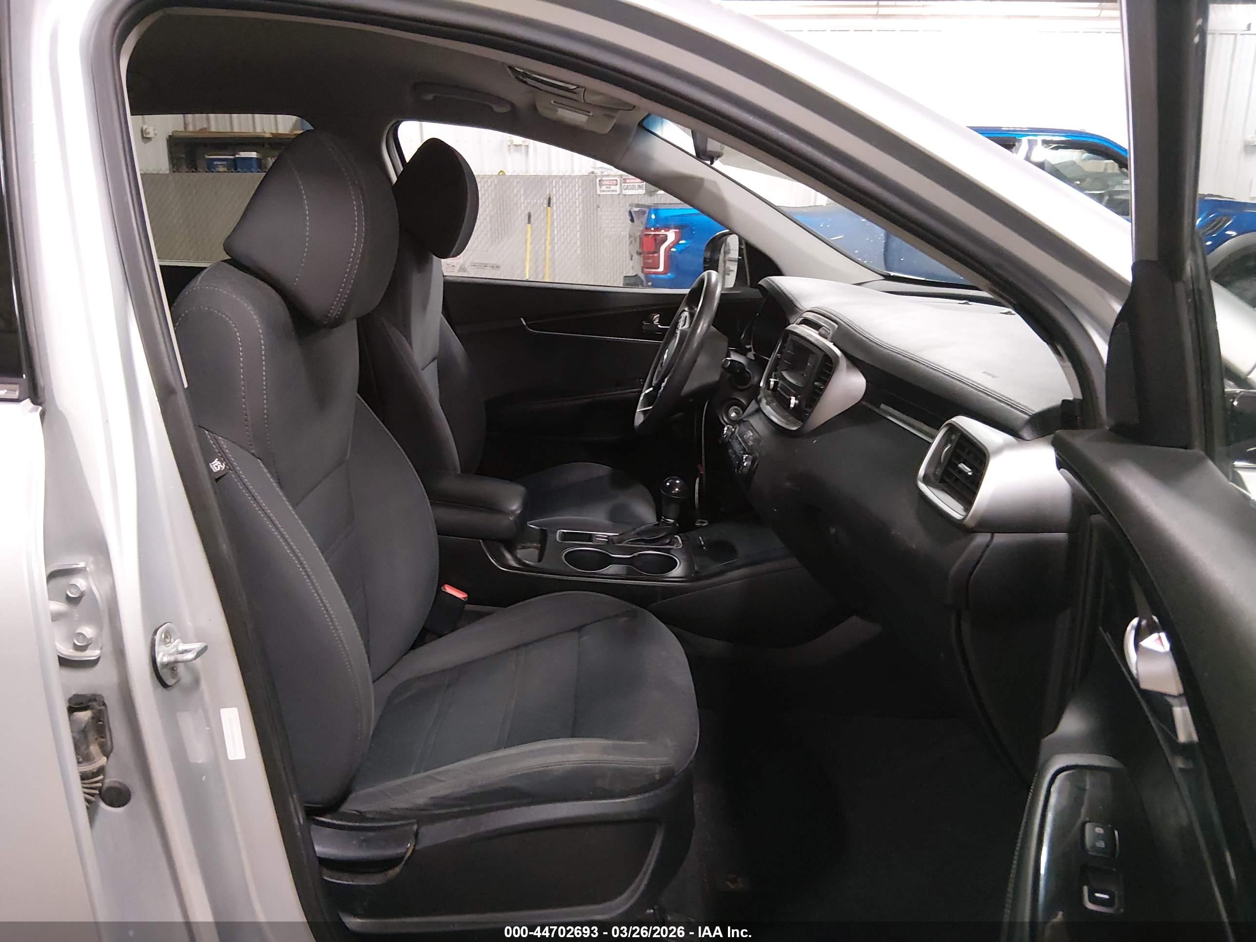 KIA SORENTO image 5